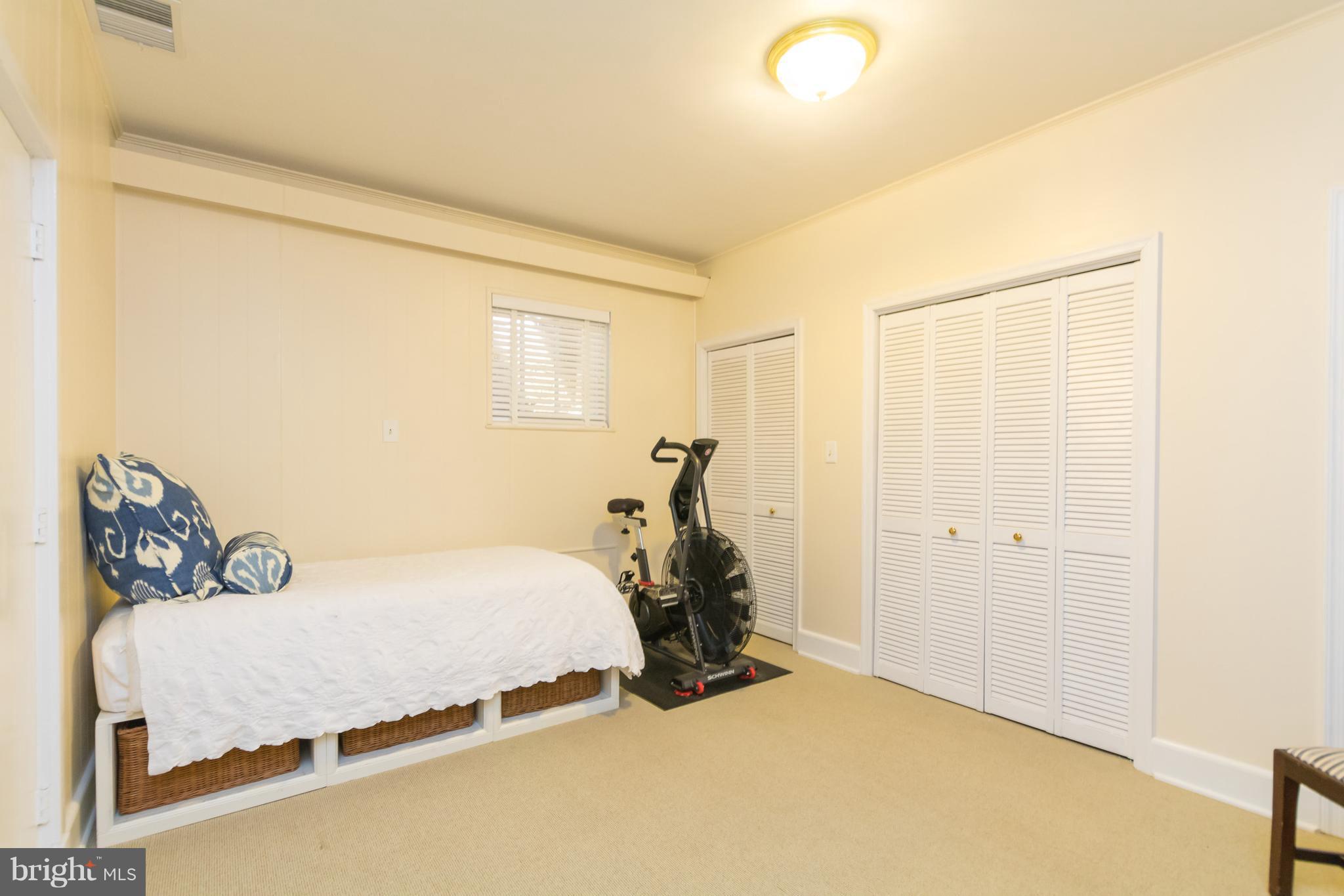 ROLAND PARK - Residential