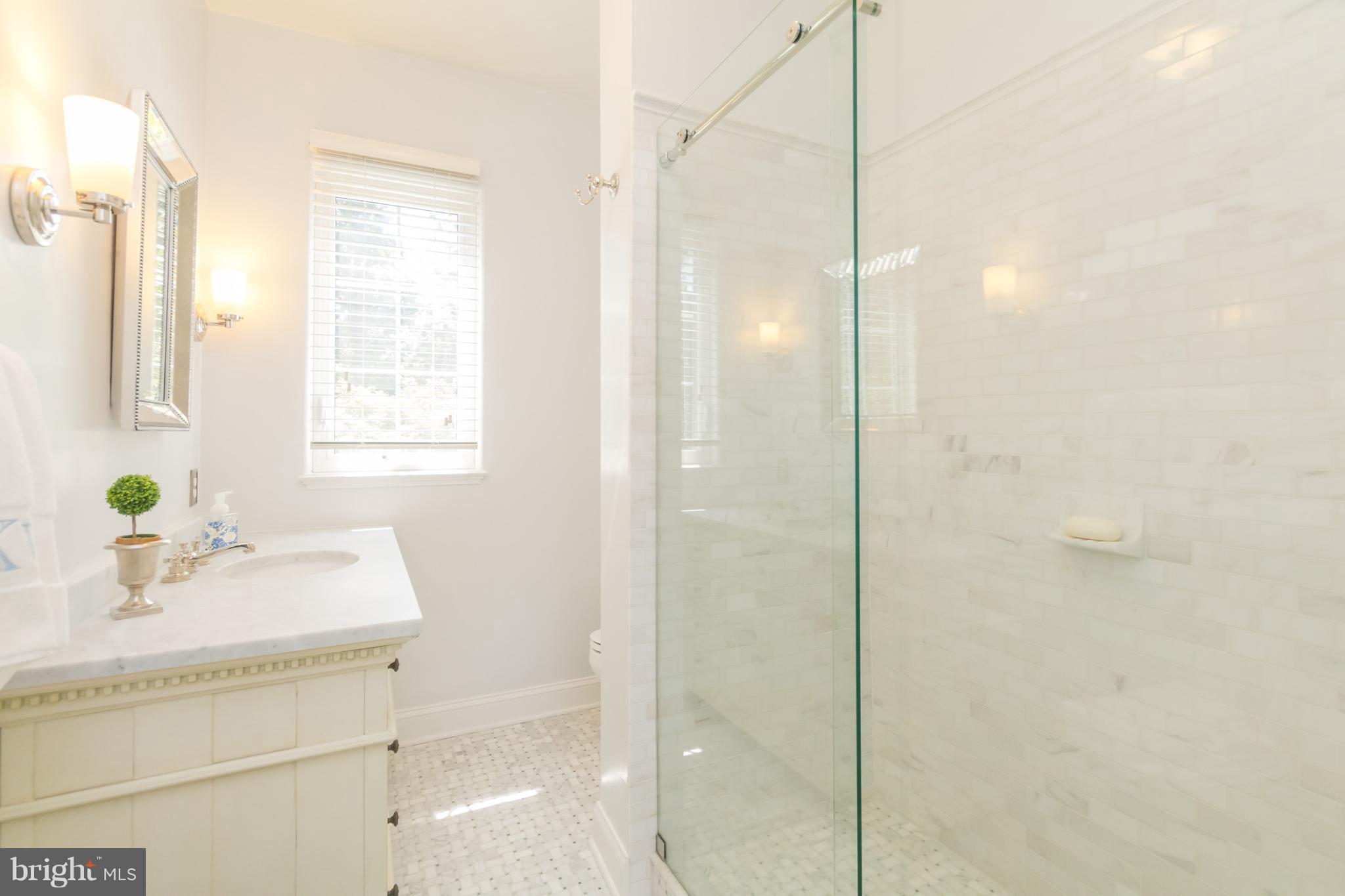 ROLAND PARK - Residential