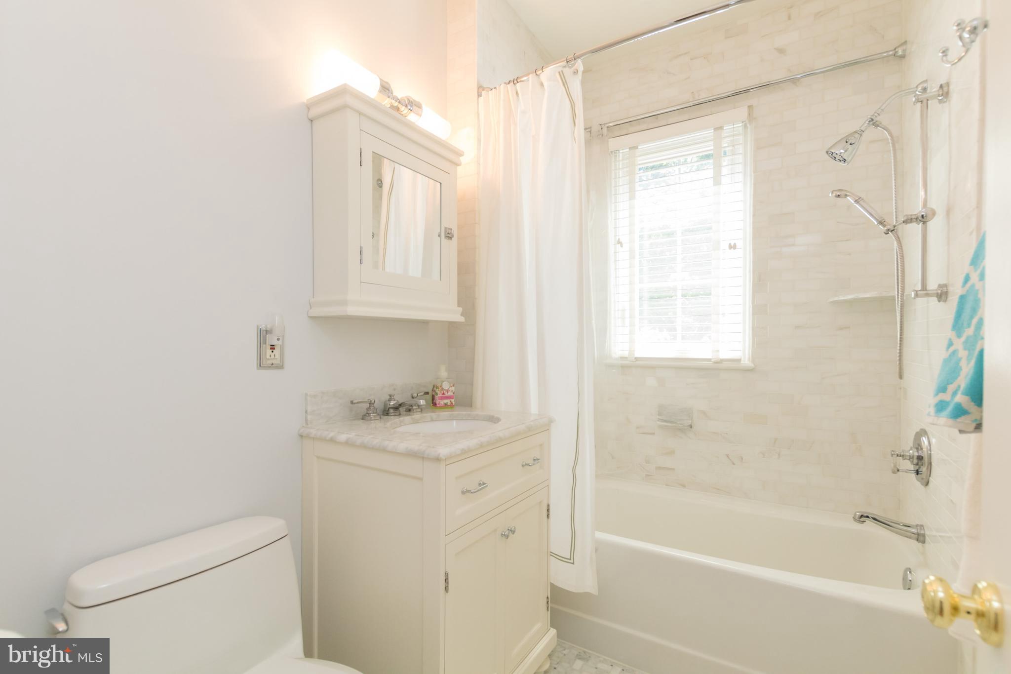 ROLAND PARK - Residential