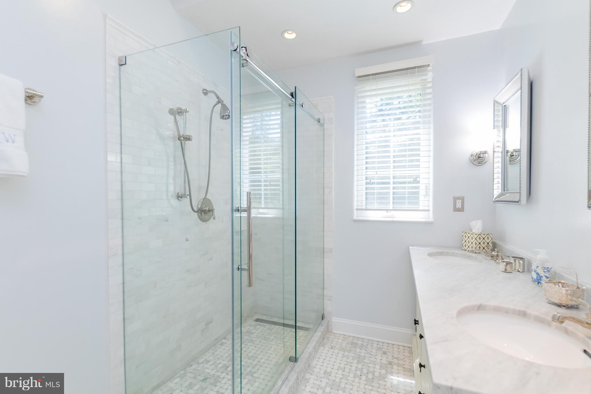 ROLAND PARK - Residential