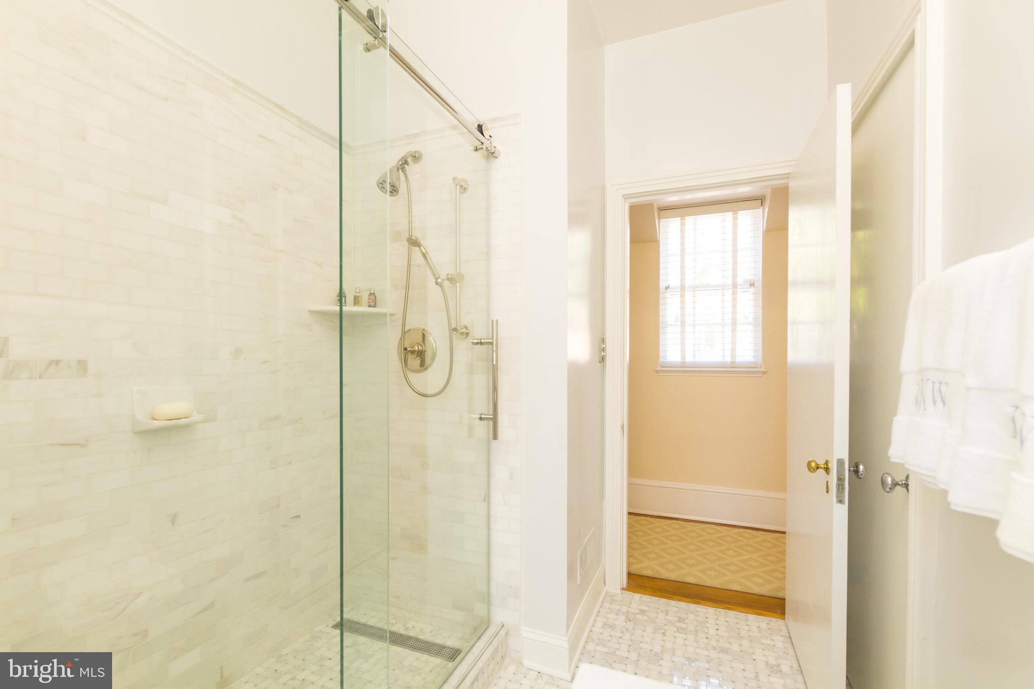 ROLAND PARK - Residential