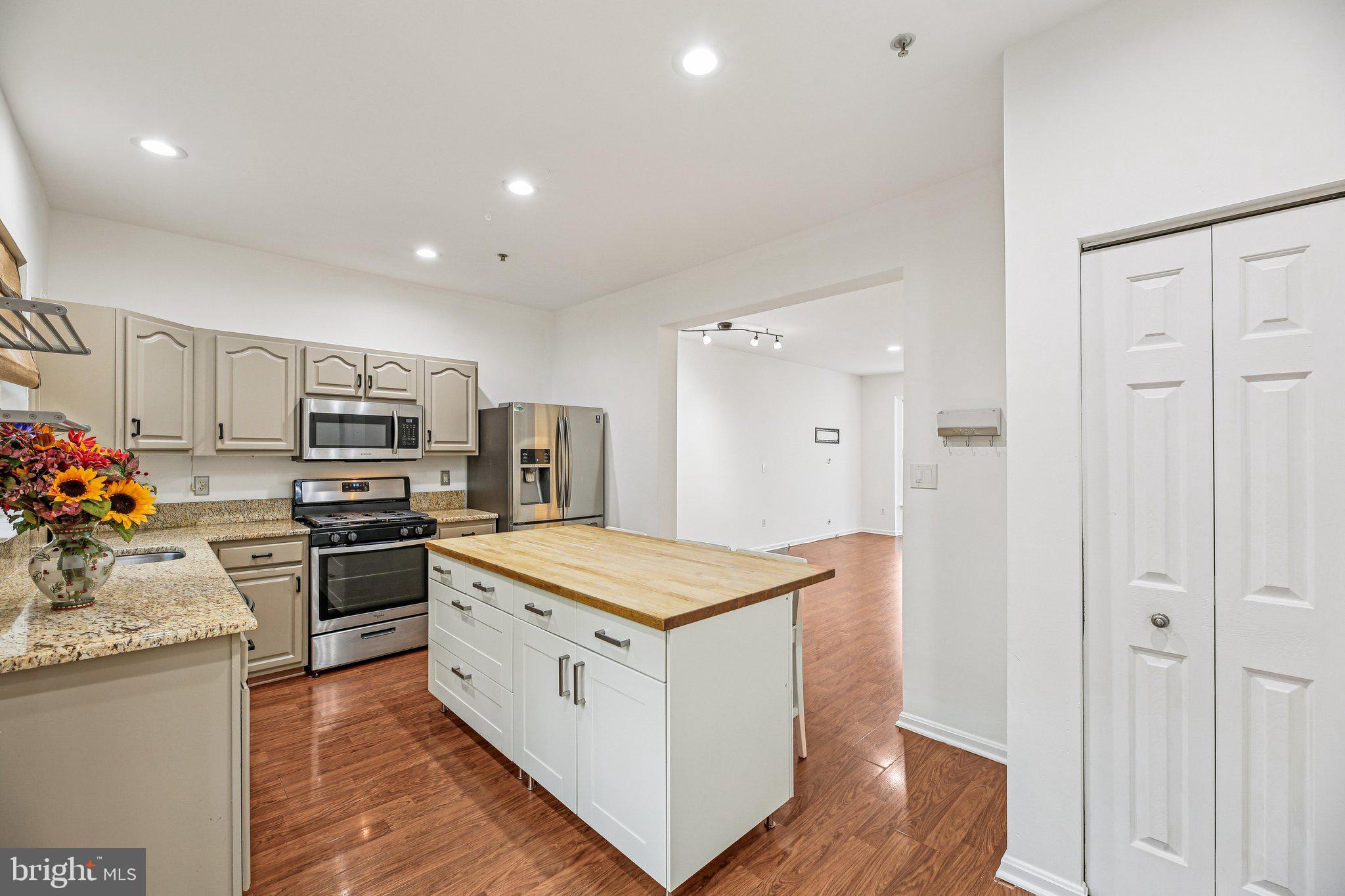 COLLEGE PARKWAY PLACE - Residential