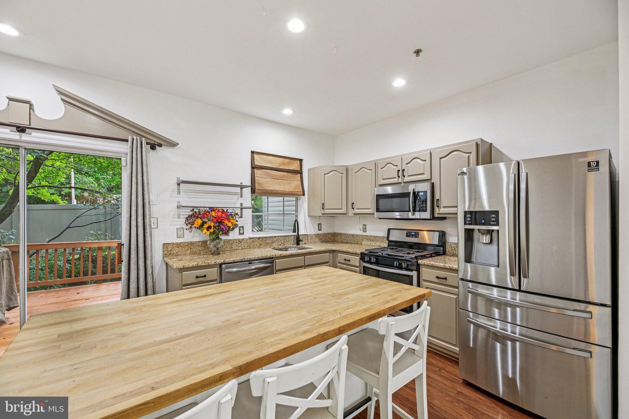 COLLEGE PARKWAY PLACE - Residential