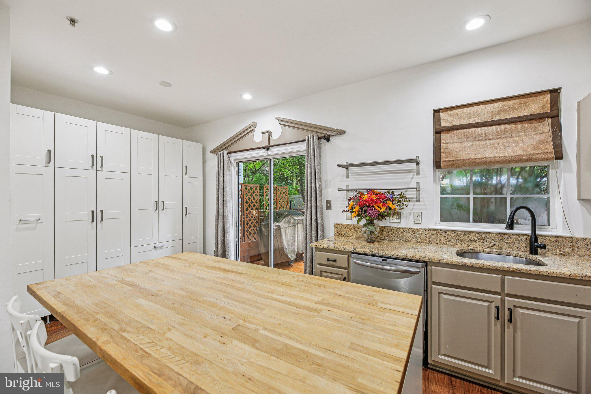 COLLEGE PARKWAY PLACE - Residential