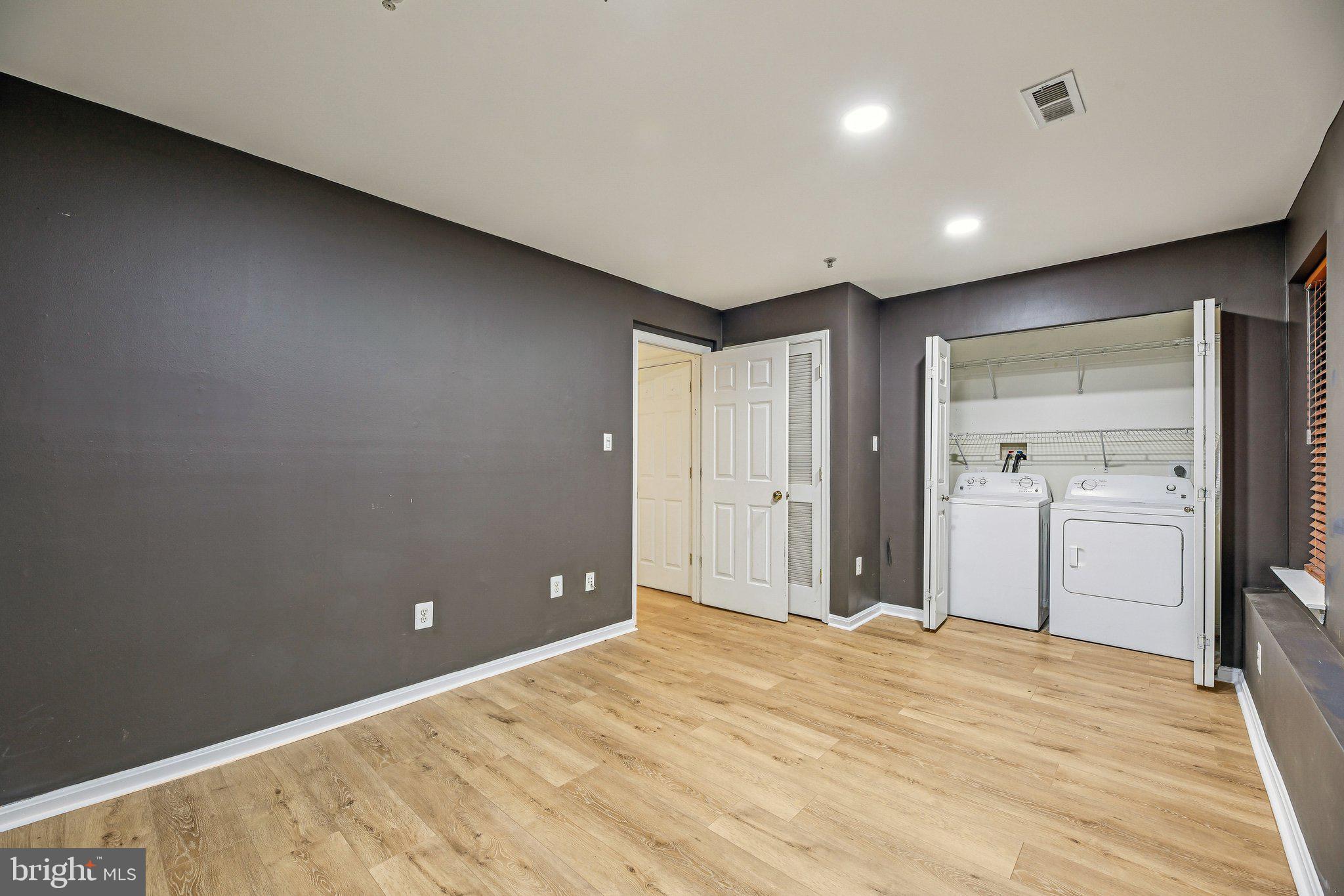 COLLEGE PARKWAY PLACE - Residential