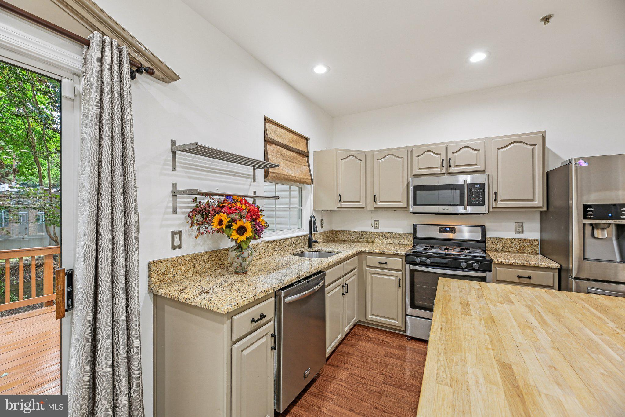 COLLEGE PARKWAY PLACE - Residential