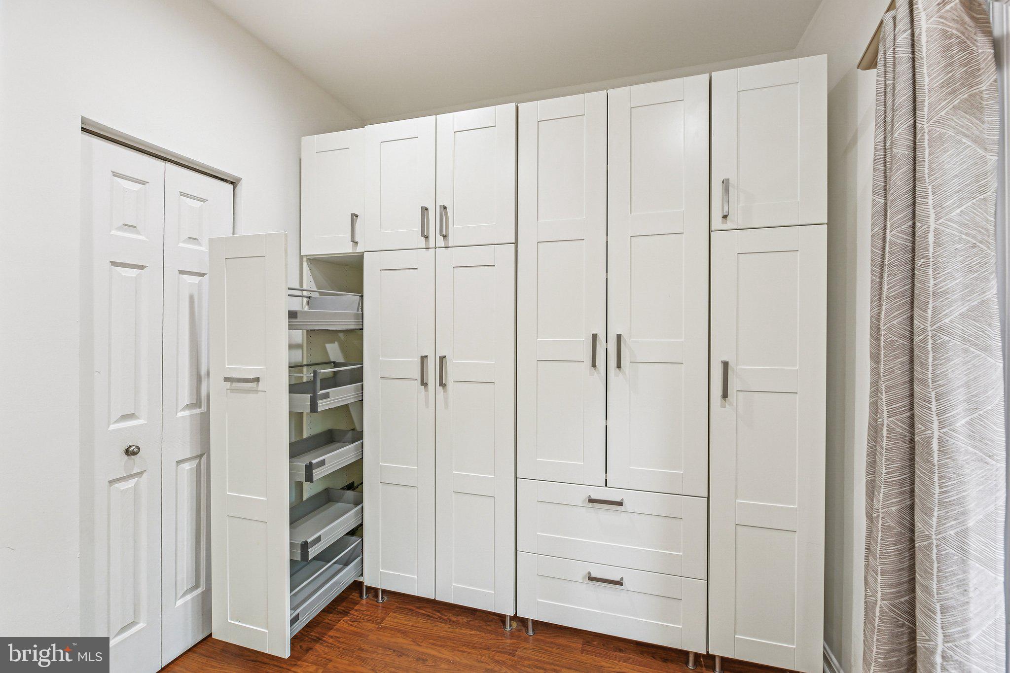 COLLEGE PARKWAY PLACE - Residential