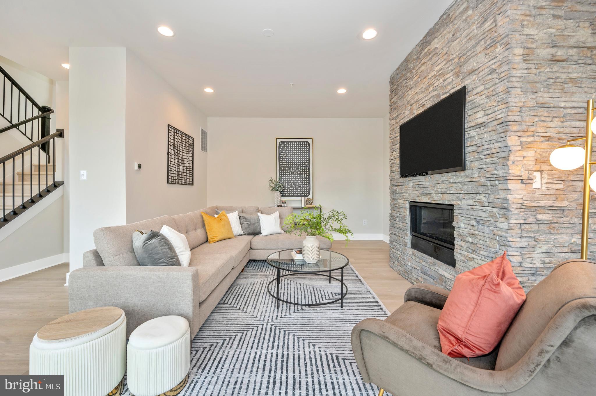 ASPEN LAKE LINGANORE - Residential