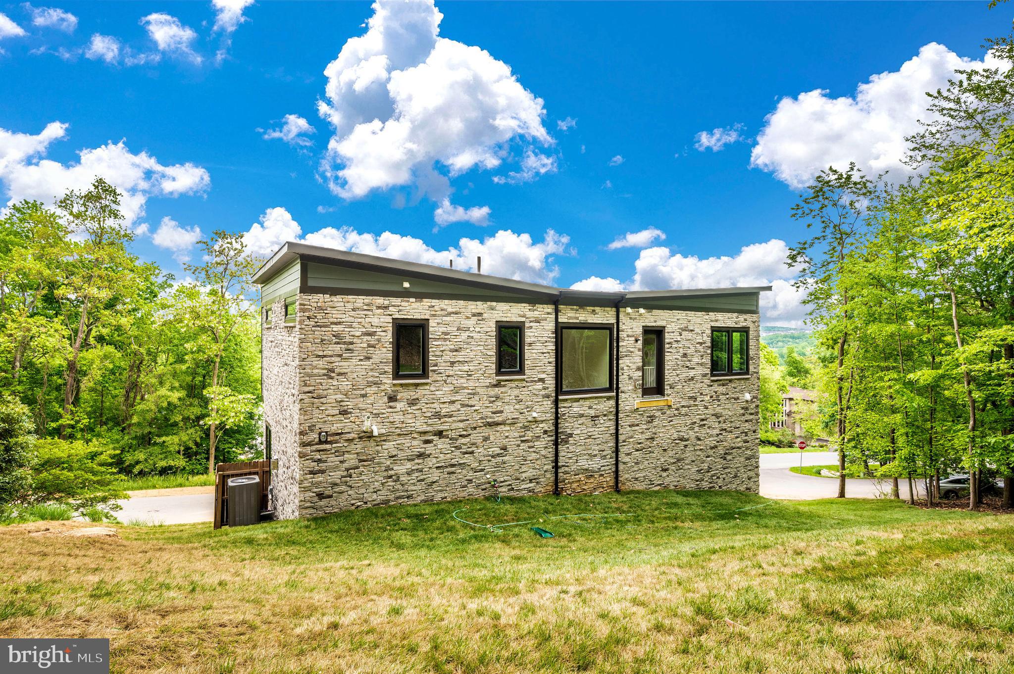 ASPEN LAKE LINGANORE - Residential