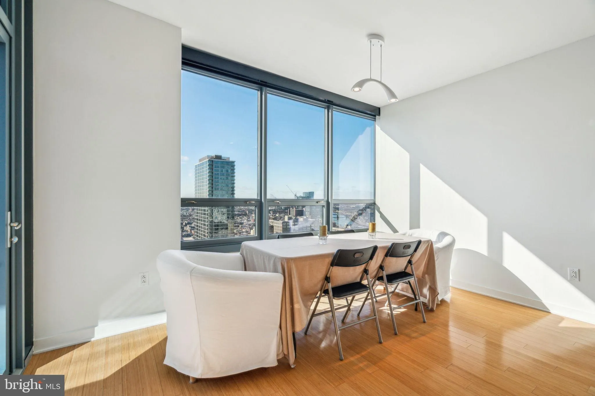 Philadelphia, Pennsylvania 19103, United States, 1 Bedroom Bedrooms, ,1 BathroomBathrooms,Residential,Active,76594