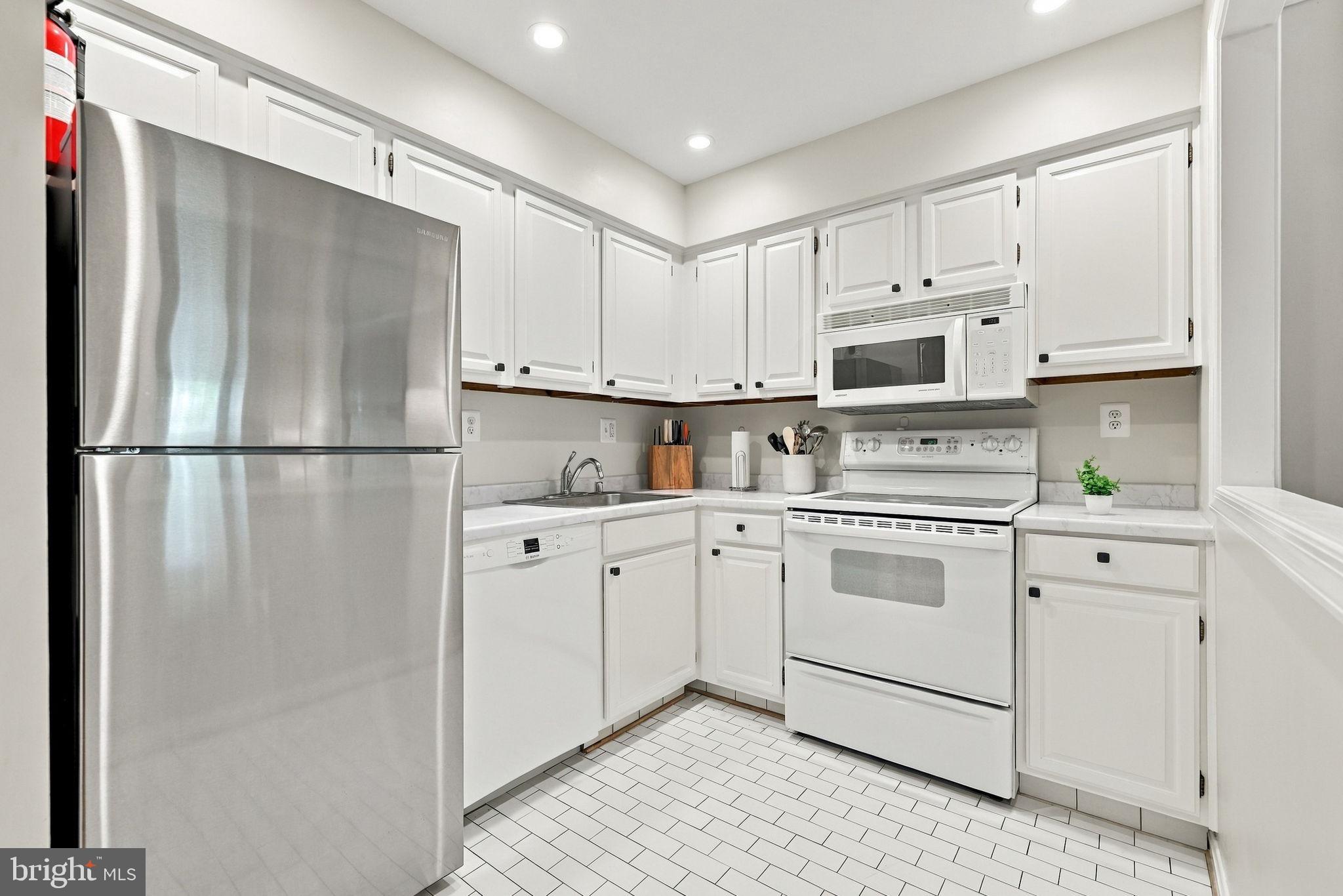 2504 FAIRFAX DRIVE 14B