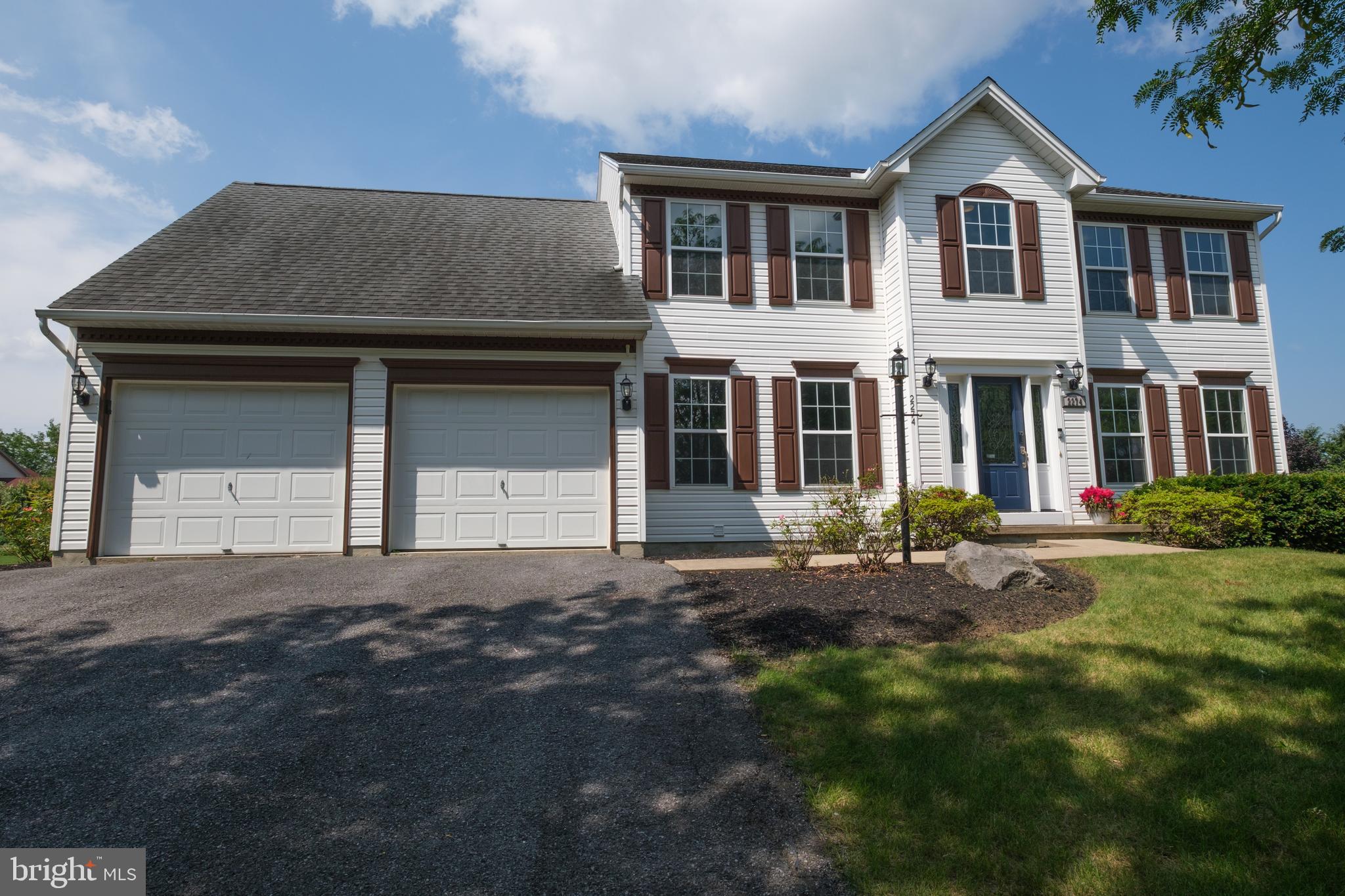 OPEN HOUSE: Sunday, July 27 | 12 PM – 2 PM. VIDEO TOUR AVAILABLE!
Come tour this spacious 5-bed, 3.5-bath home in sought-after Foxpointe with a finished basement, oversized garage, and less than a year old HVAC! Spacious, Updated, and Move-In Ready!
What You’ll Love:
- Bright, open layout with updated flooring and fresh paint
- Brand-new appliances + huge pantry in the 15x17 kitchen
- Gas furnace & AC unit is less than 1 year old with 9 year warranty
- All new carpet upstairs and newer Luxury Vinyl flooring
- Owner’s suite with large walk-in closet + bonus flex room
- Finished basement with 5th bedroom, full bath, rec room, kitchenette, set up for home theatre system with wiring for sound, and projector in place
- Private patio and easy access to nearby walking/biking trails
- Short walk to Autumnwood Park (https://maps.app.goo.gl/hM9j9uhJXaeJeEjL8)
- Less than 10 minutes to grocery stores, shopping, & restaurants anywhere in State College
Located in a quiet neighborhood just minutes from town.
Stop by Sunday 7/27/25 for the open house or schedule your private tour today!