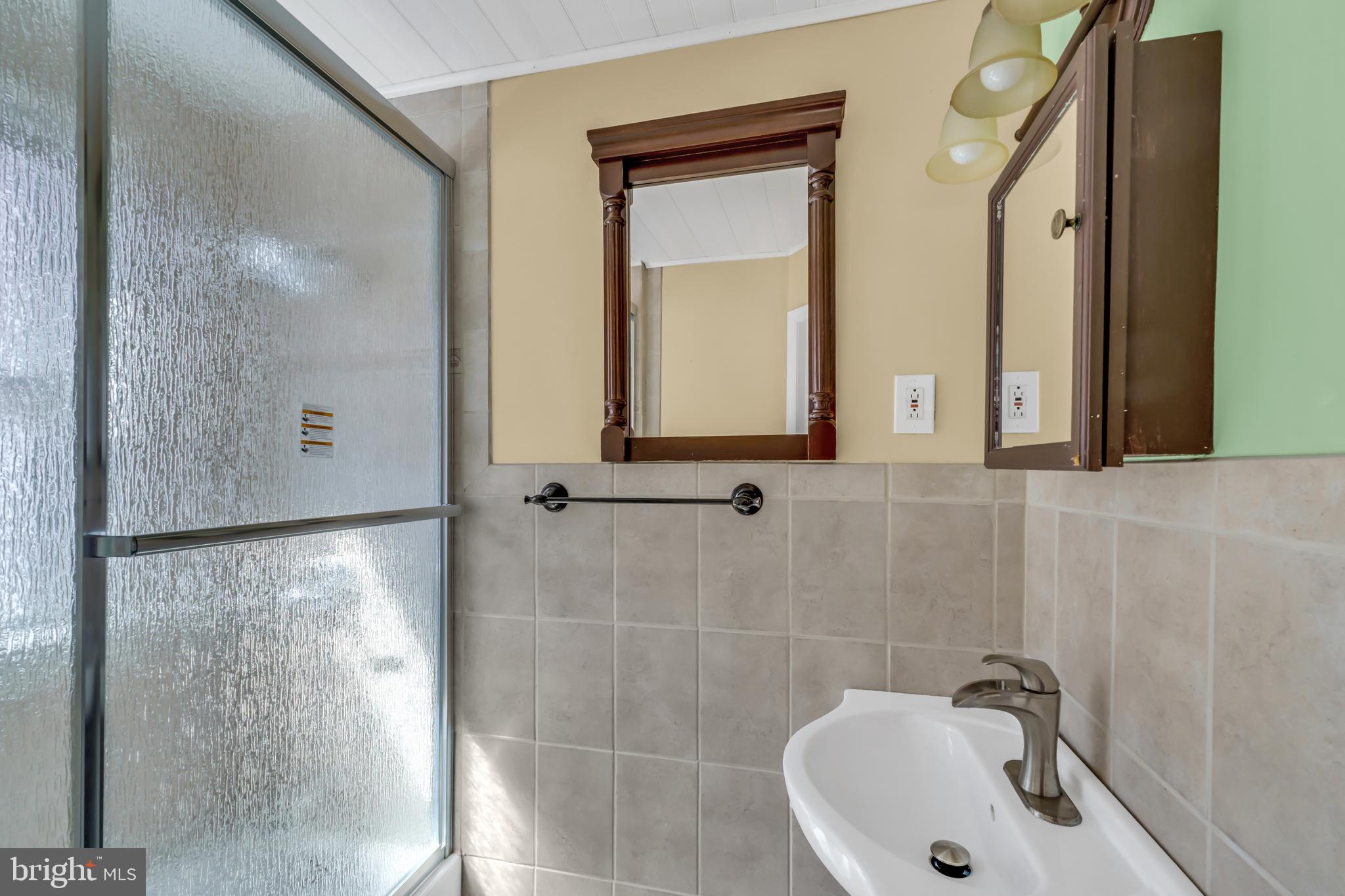 PORT RICHMOND - Residential Lease