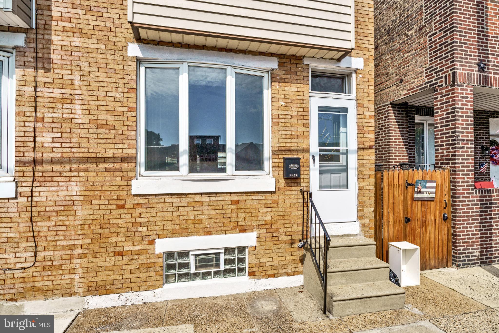 PORT RICHMOND - Residential Lease