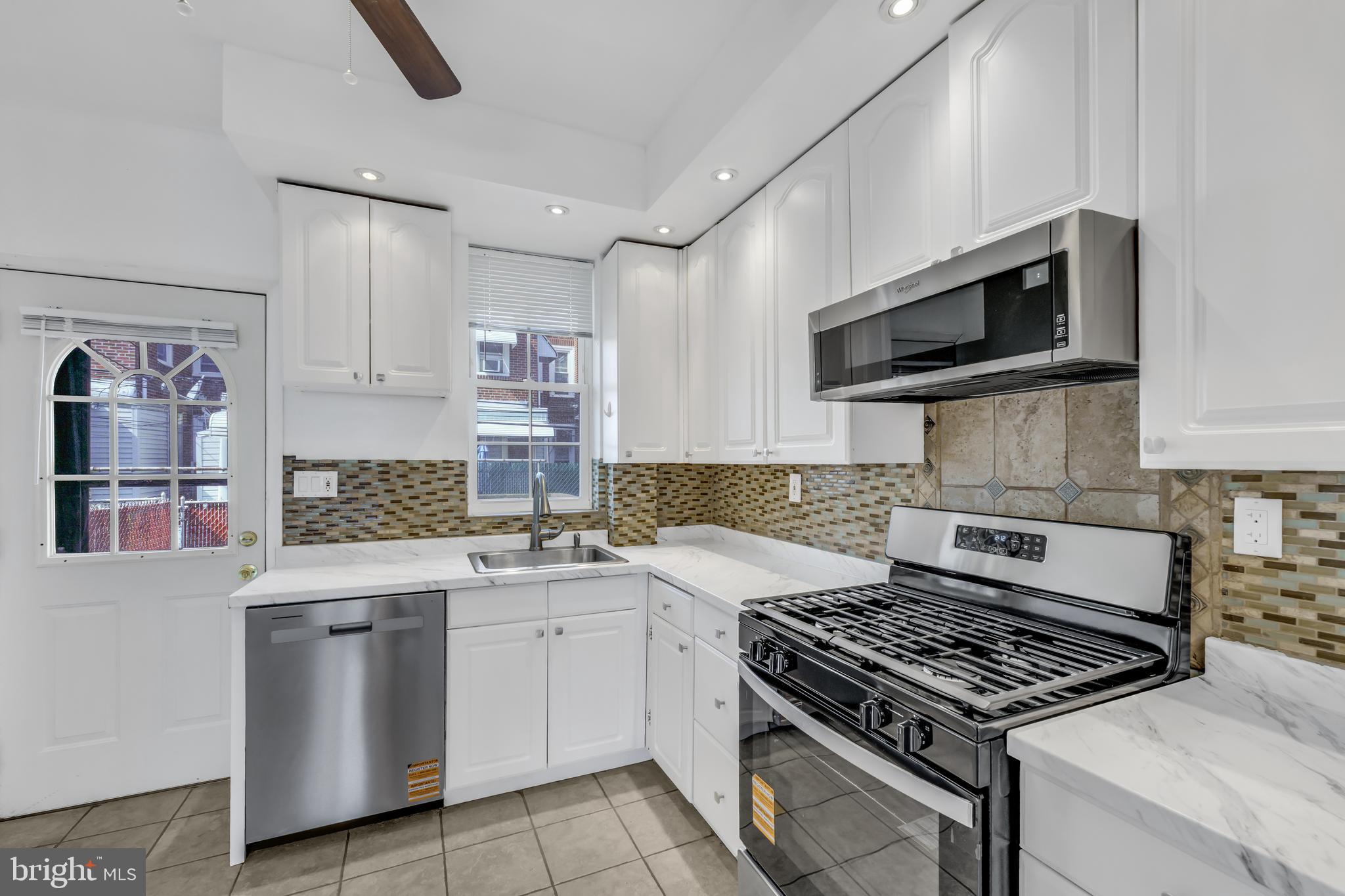 PORT RICHMOND - Residential Lease