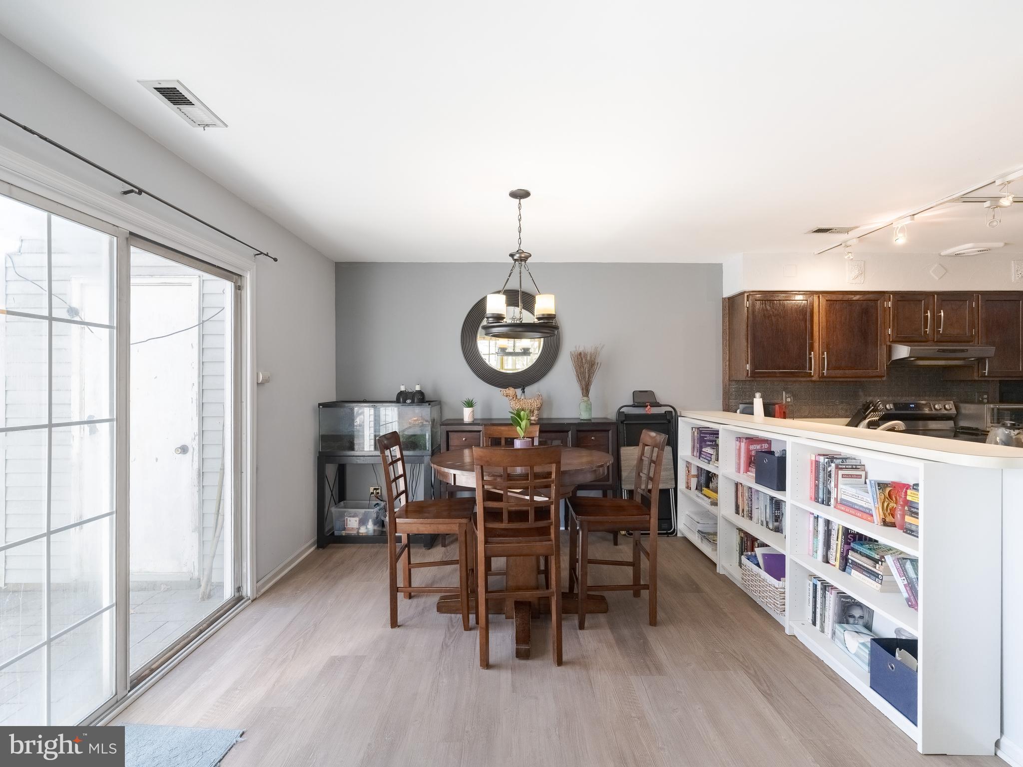 SAW MILL VALLEY - Residential