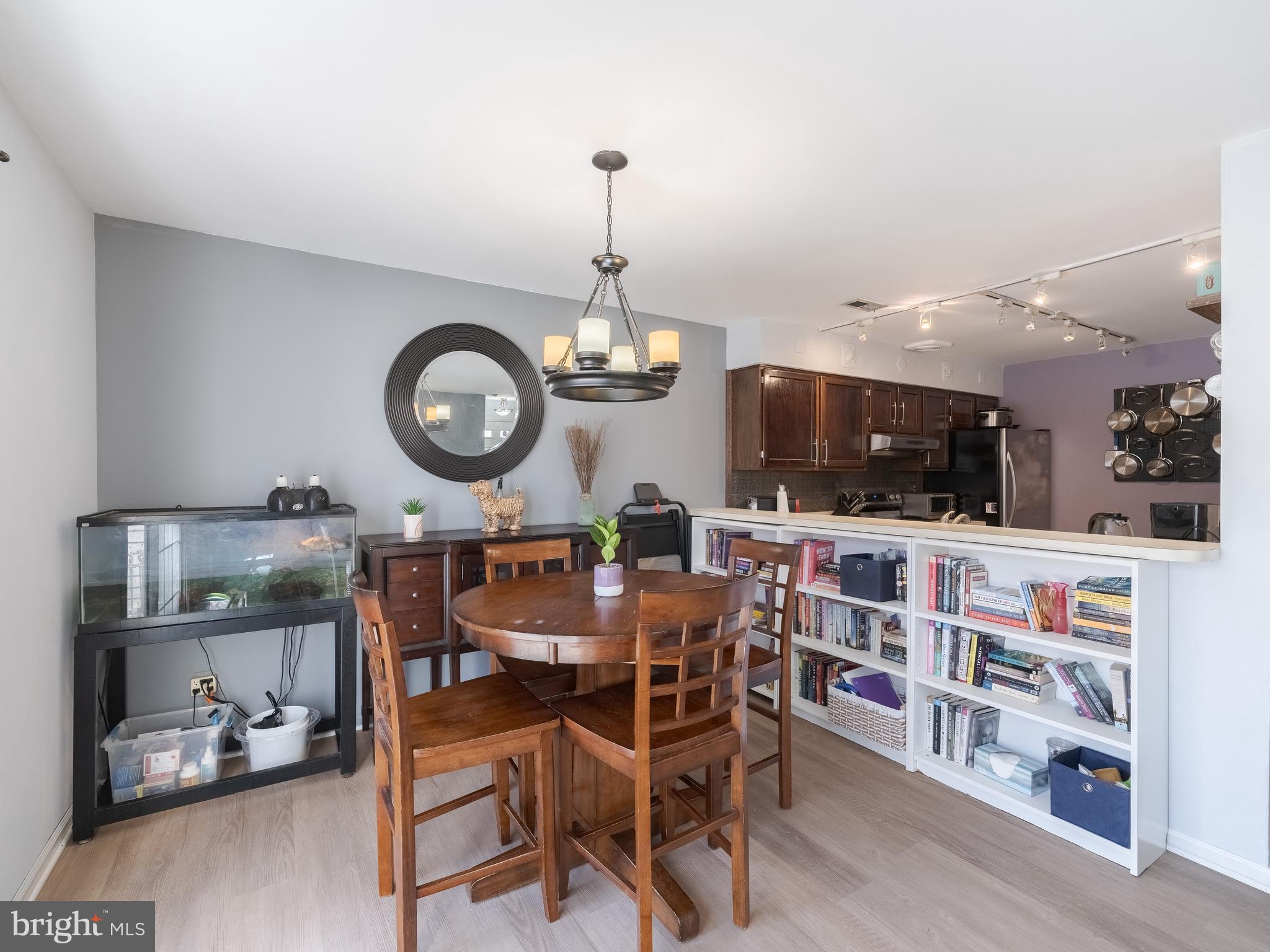 SAW MILL VALLEY - Residential