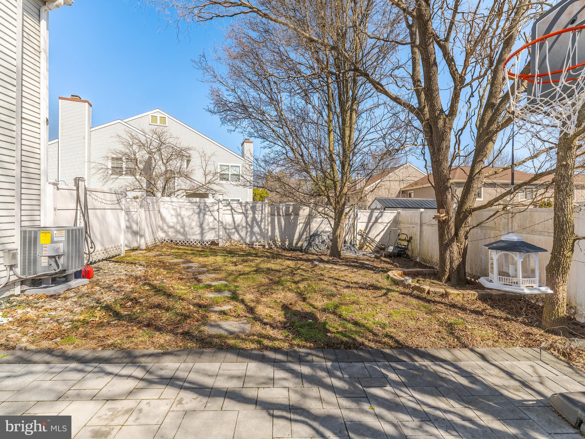 SAW MILL VALLEY - Residential