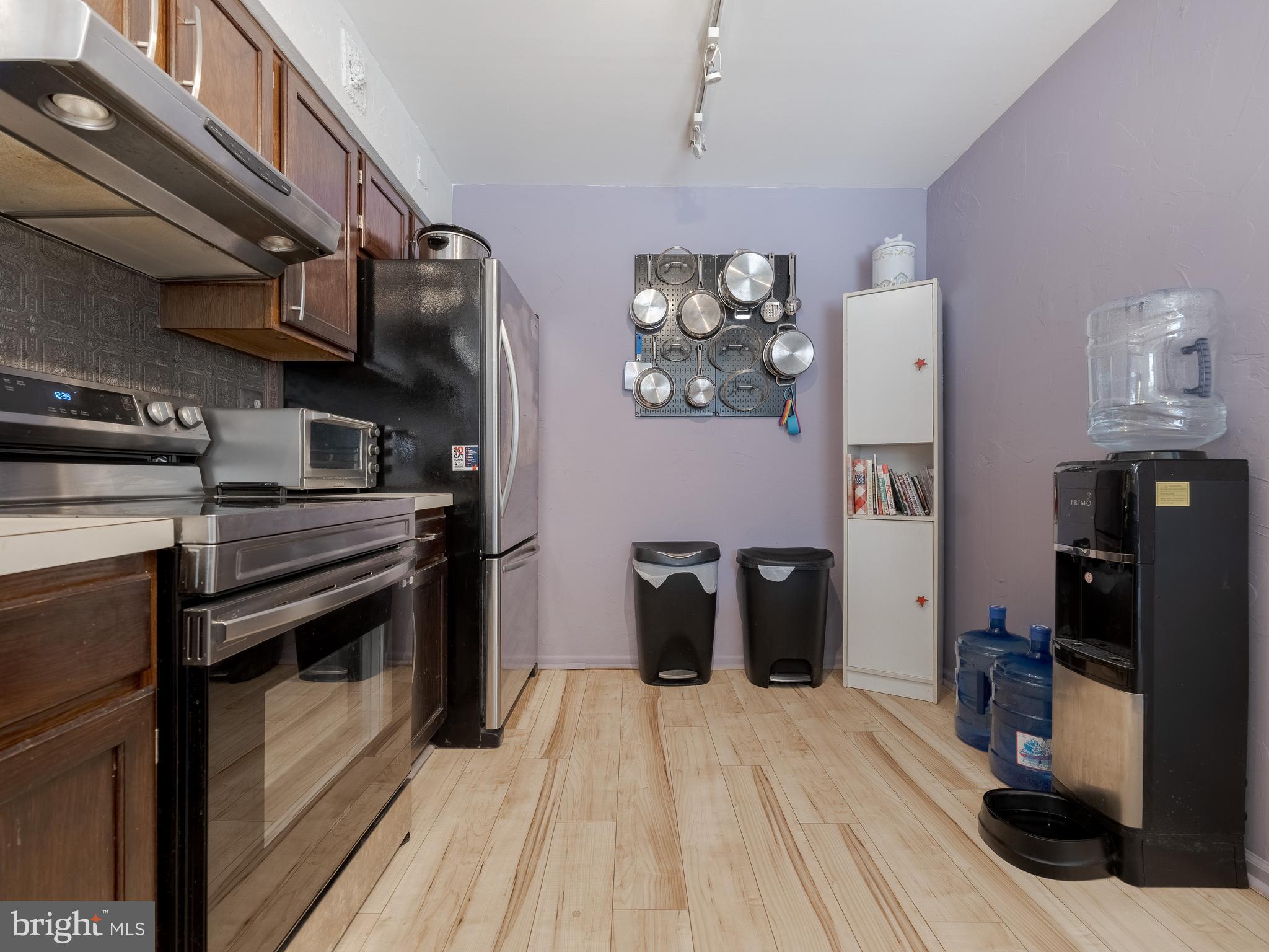 SAW MILL VALLEY - Residential