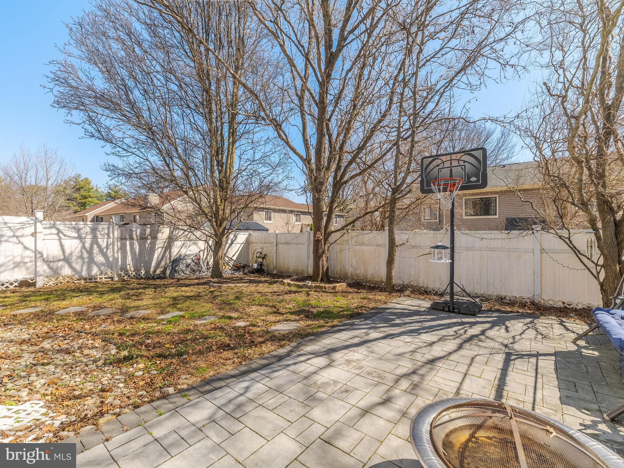 SAW MILL VALLEY - Residential