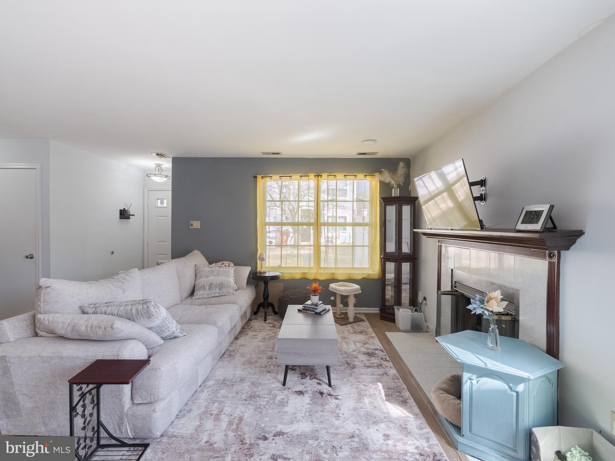 SAW MILL VALLEY - Residential