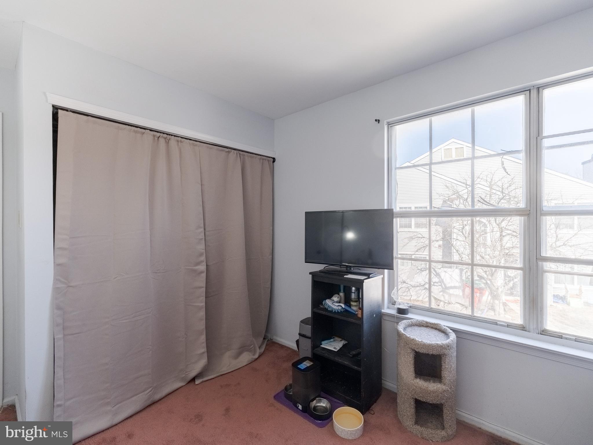 SAW MILL VALLEY - Residential