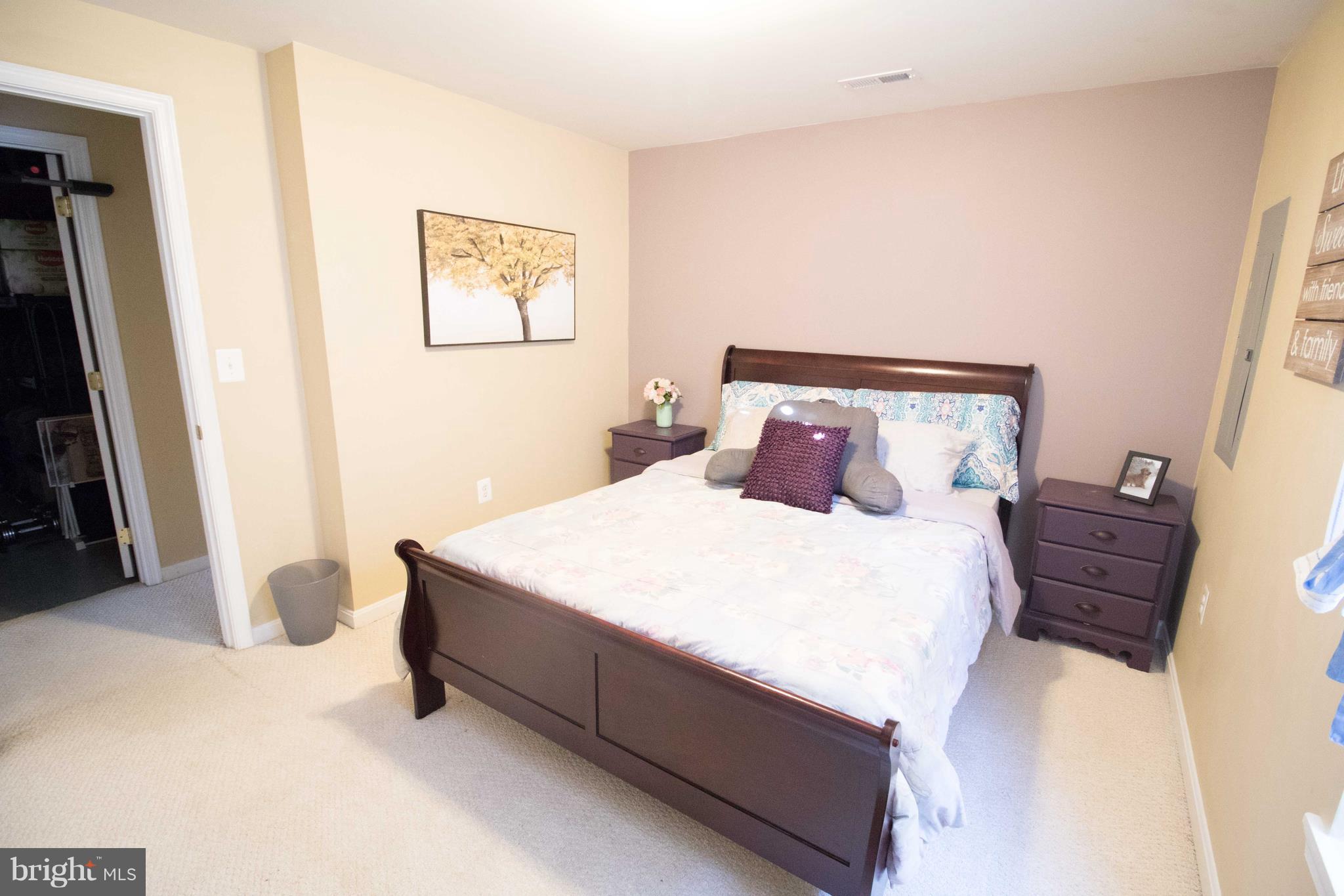 WESTBURY PUB - Residential