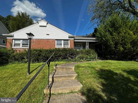 Photo of 4609 Saul Road, KENSINGTON, MD 20895 (MLS # MDMC2200412)