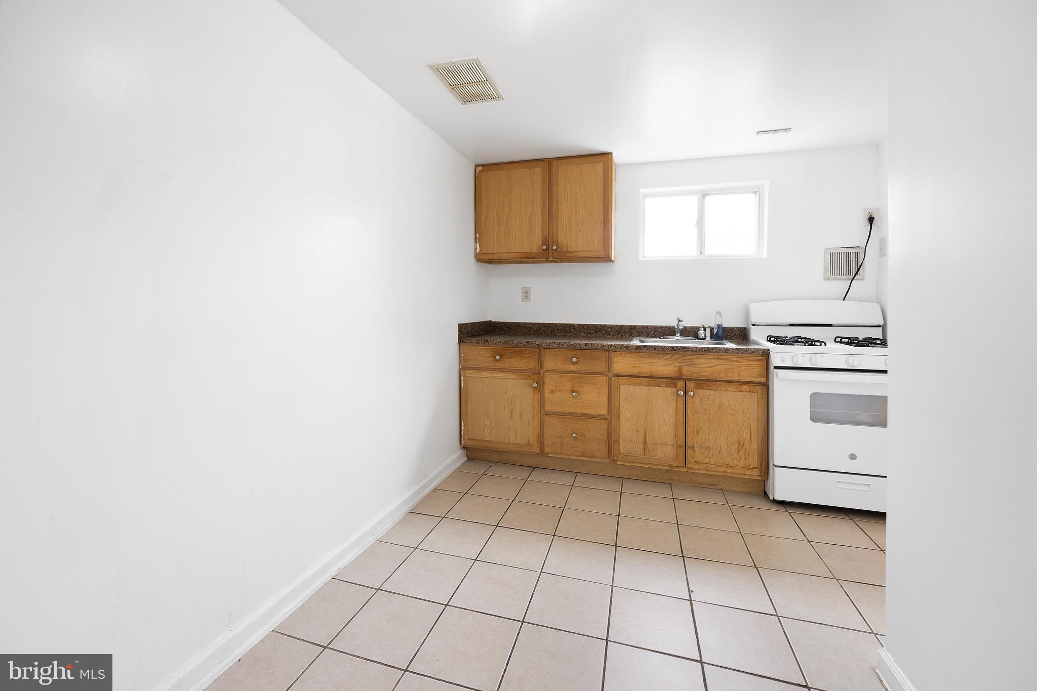 CURTIS BAY - Residential Lease