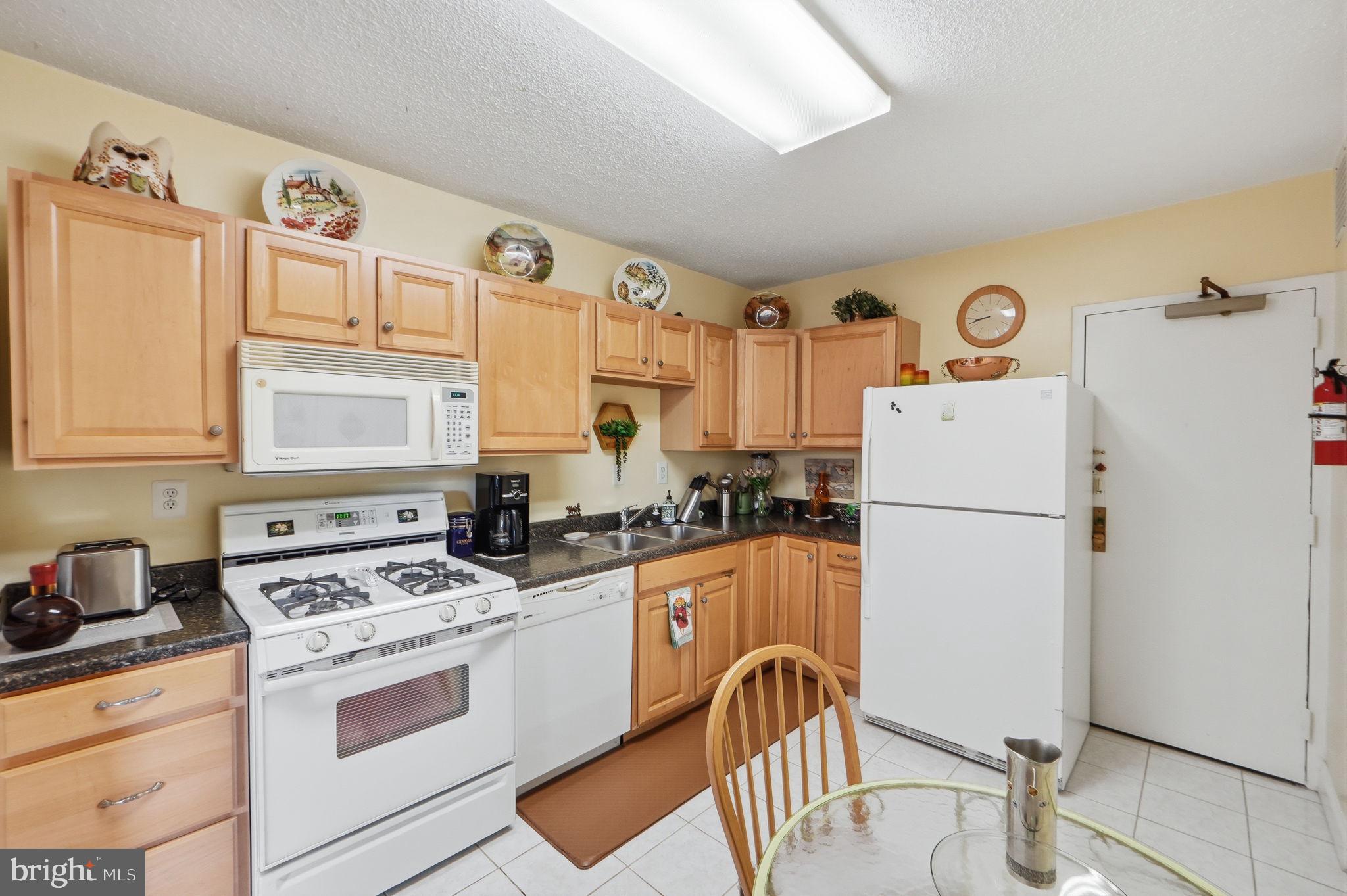 SKYLINE PLAZA - Residential