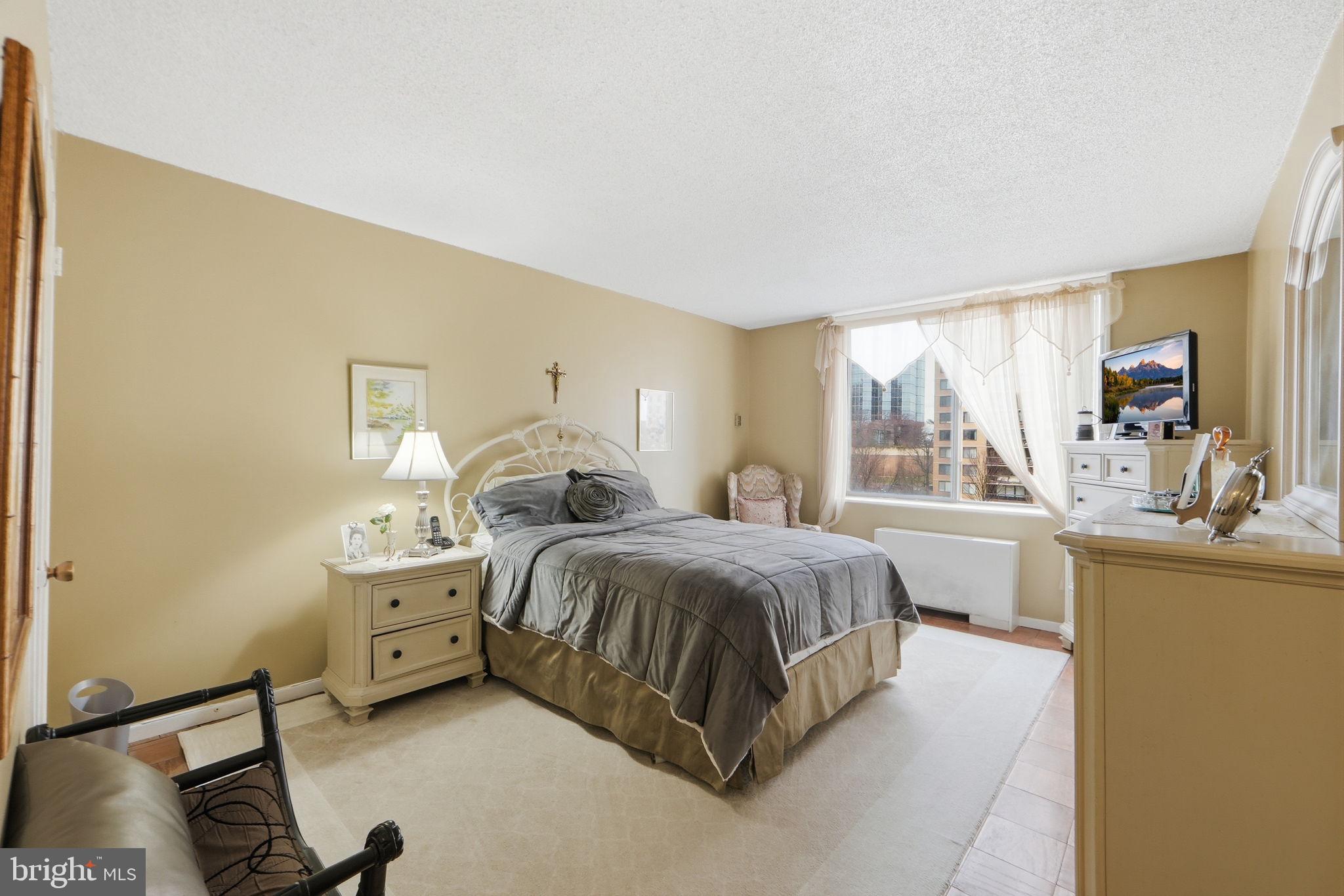 SKYLINE PLAZA - Residential