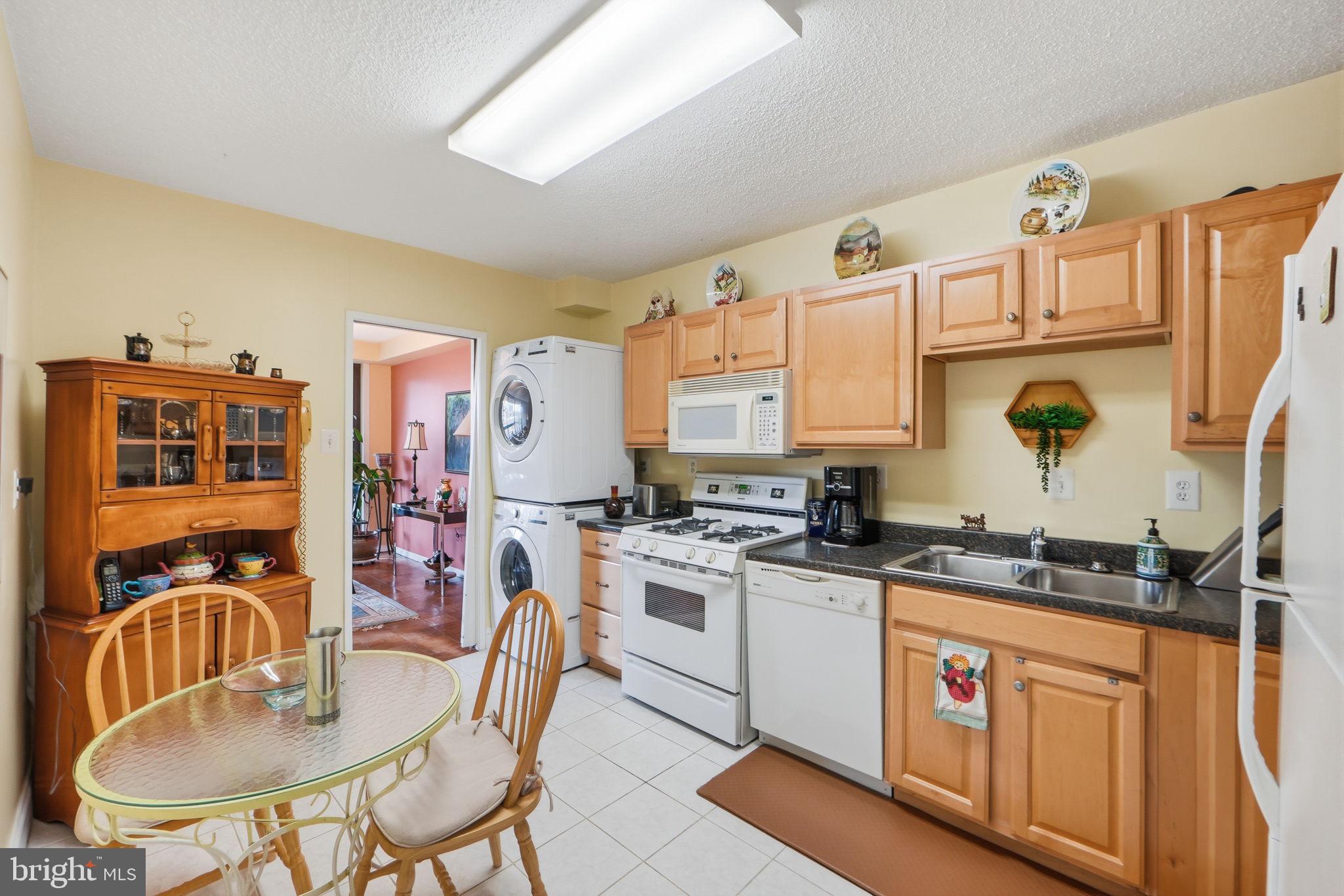 SKYLINE PLAZA - Residential