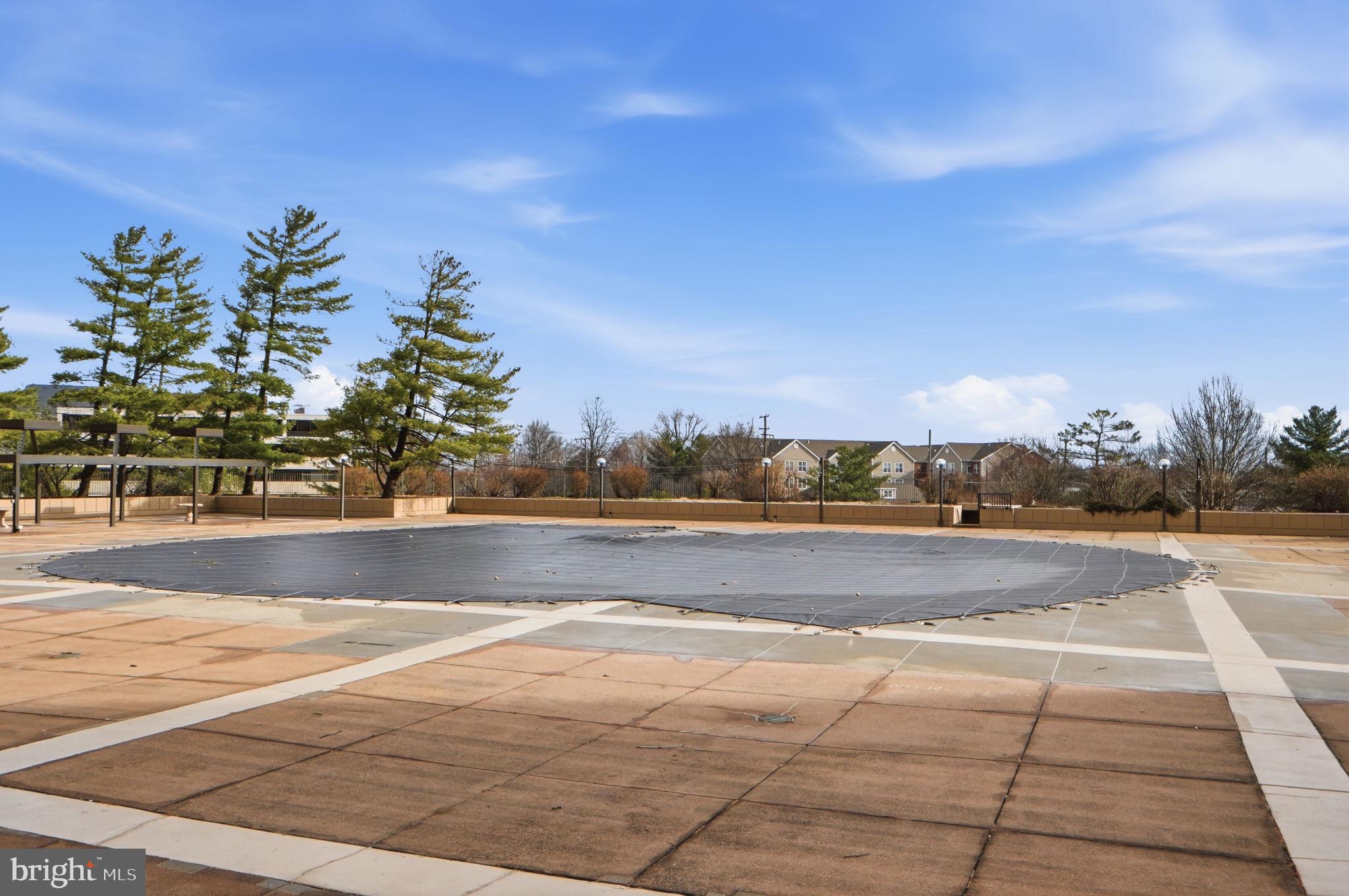 SKYLINE PLAZA - Residential