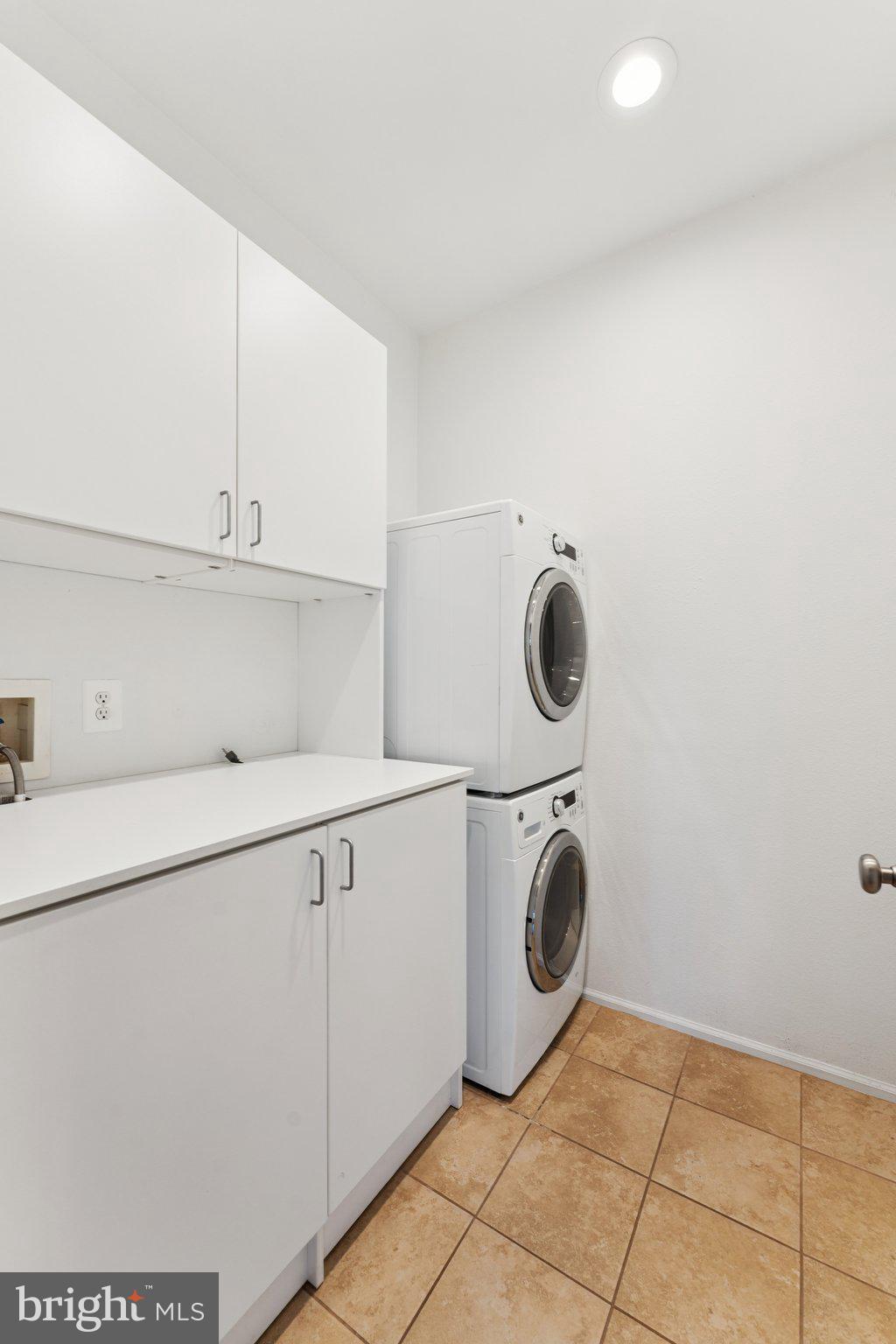 GATES OF MCLEAN - Residential