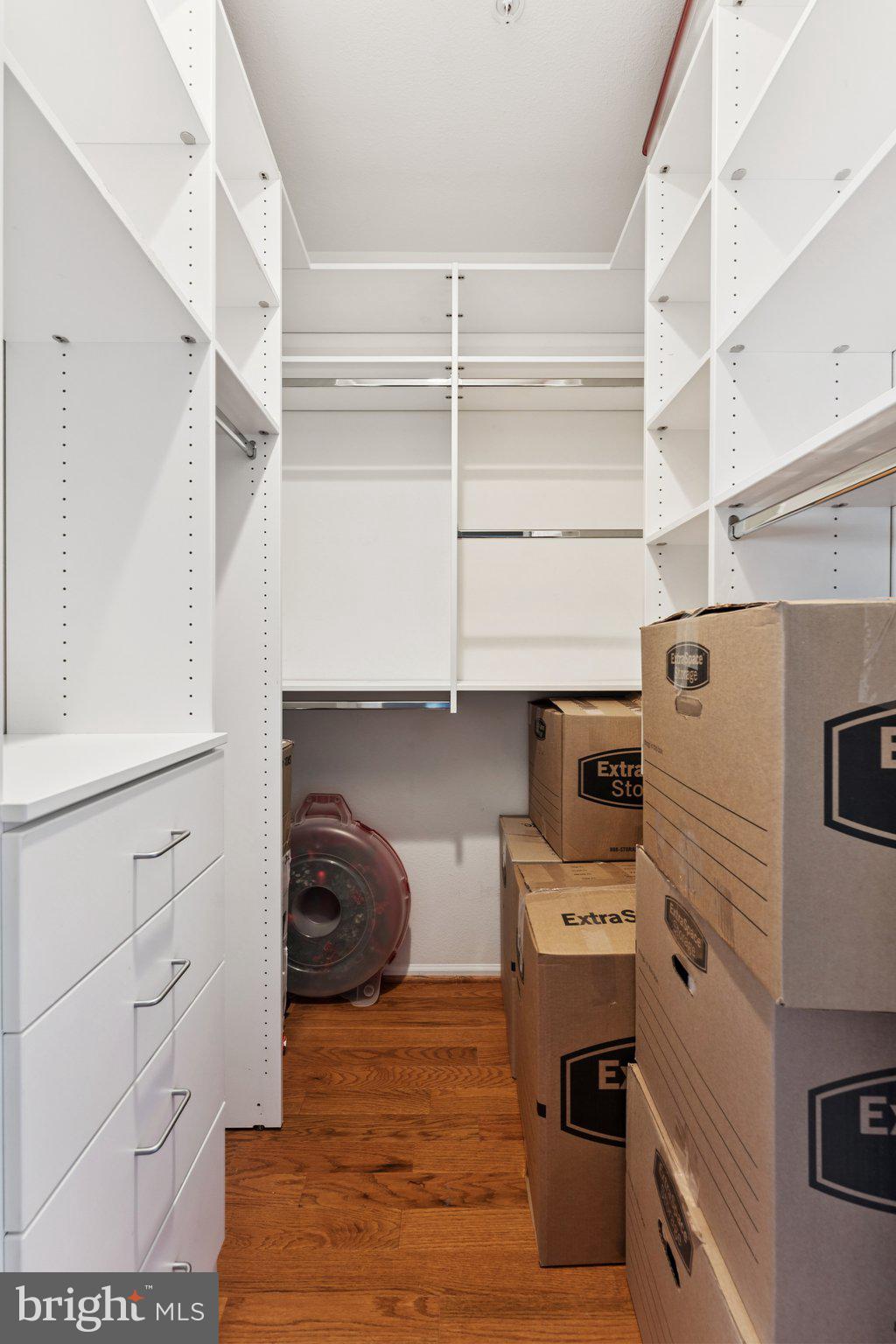 GATES OF MCLEAN - Residential