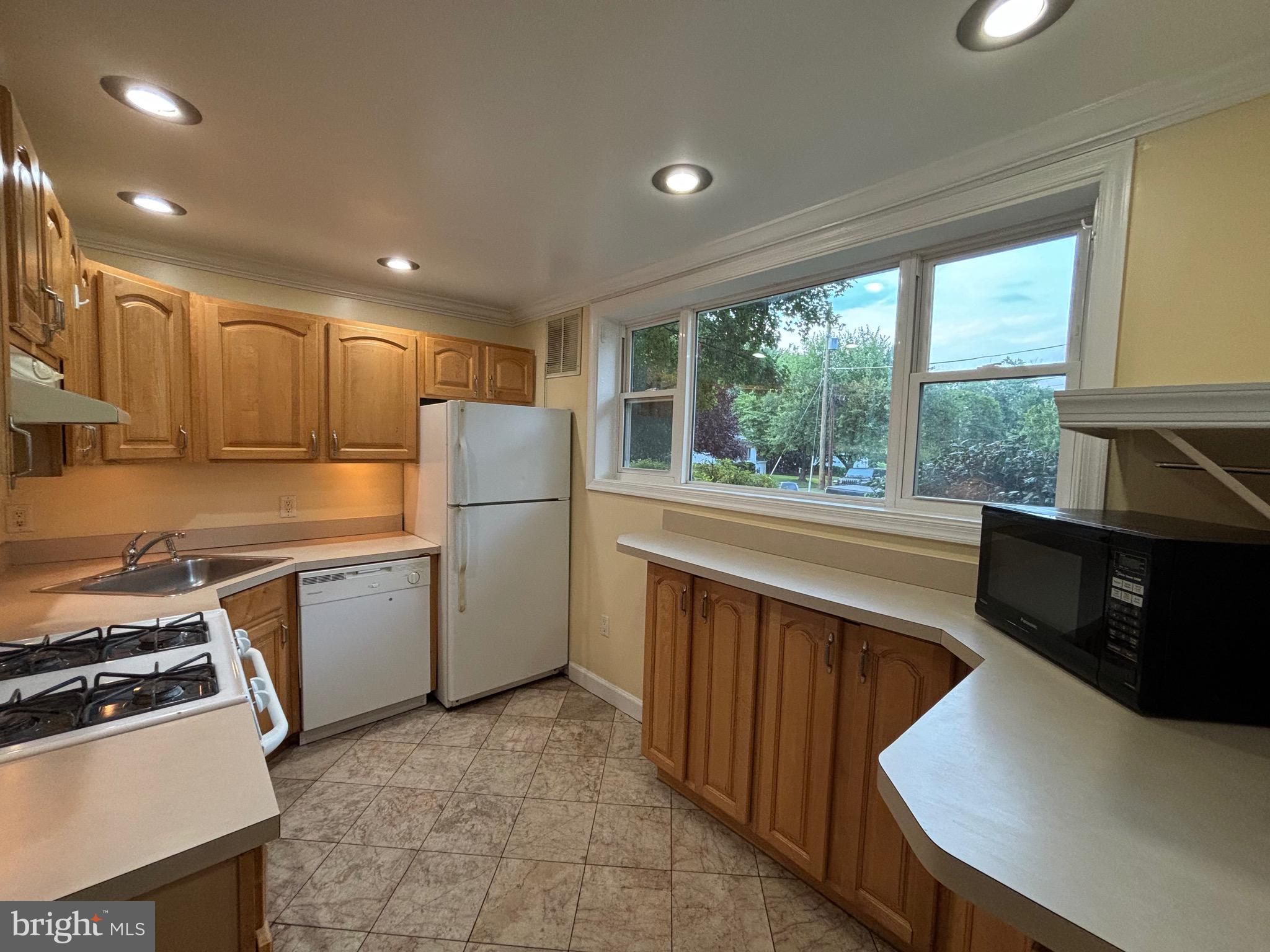 ROCK CREEK PALISADES - Residential Lease