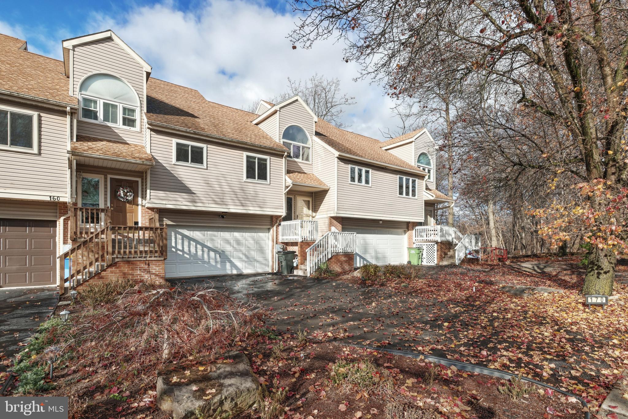 WOODLAND HILLS - Residential