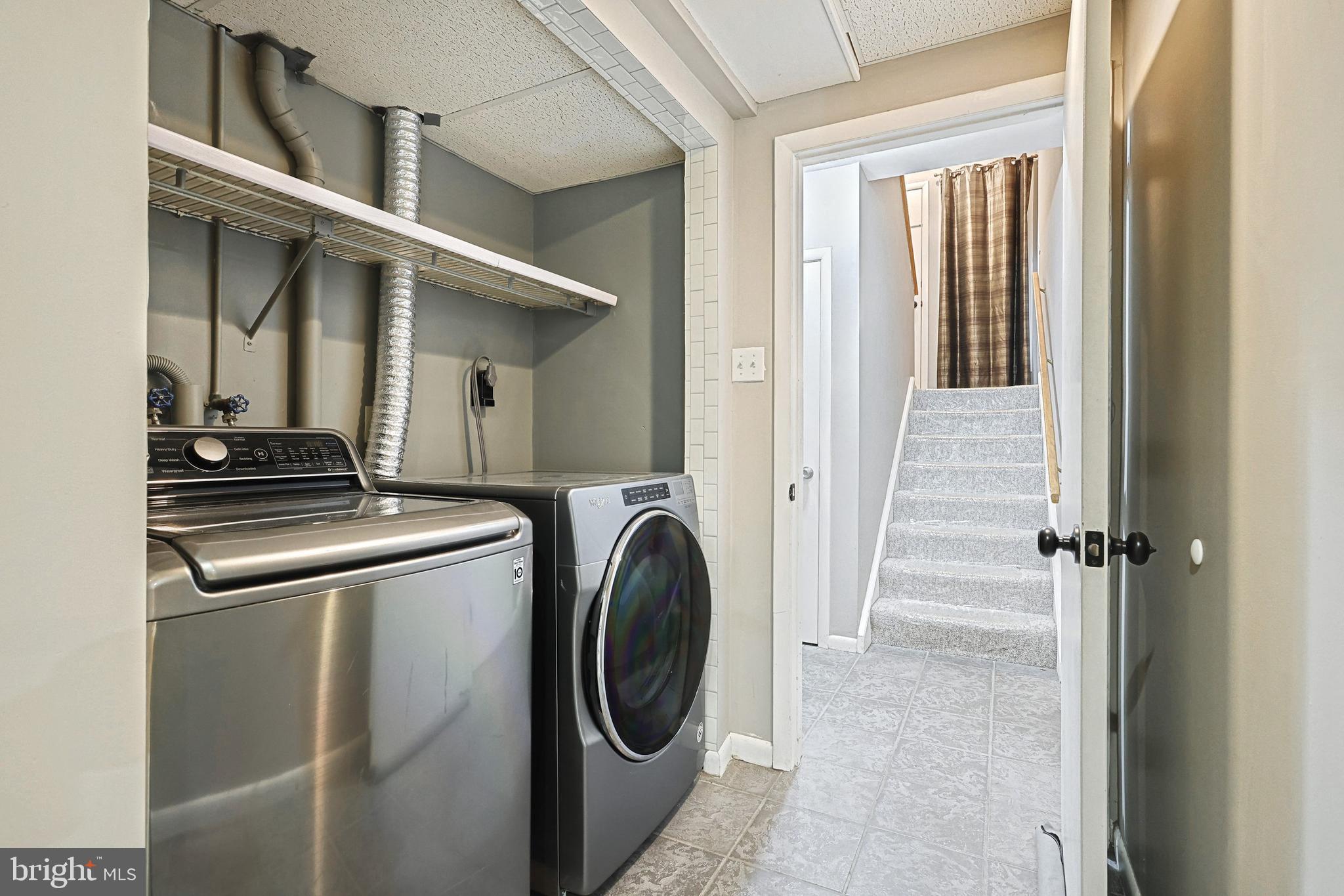 WOODLAND HILLS - Residential