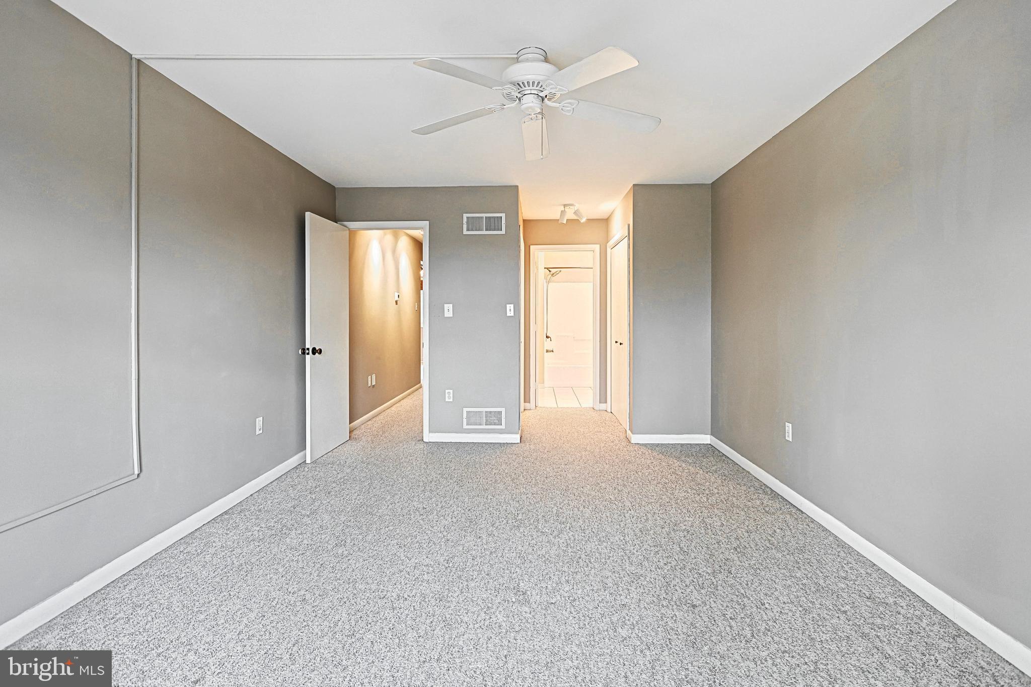 WOODLAND HILLS - Residential