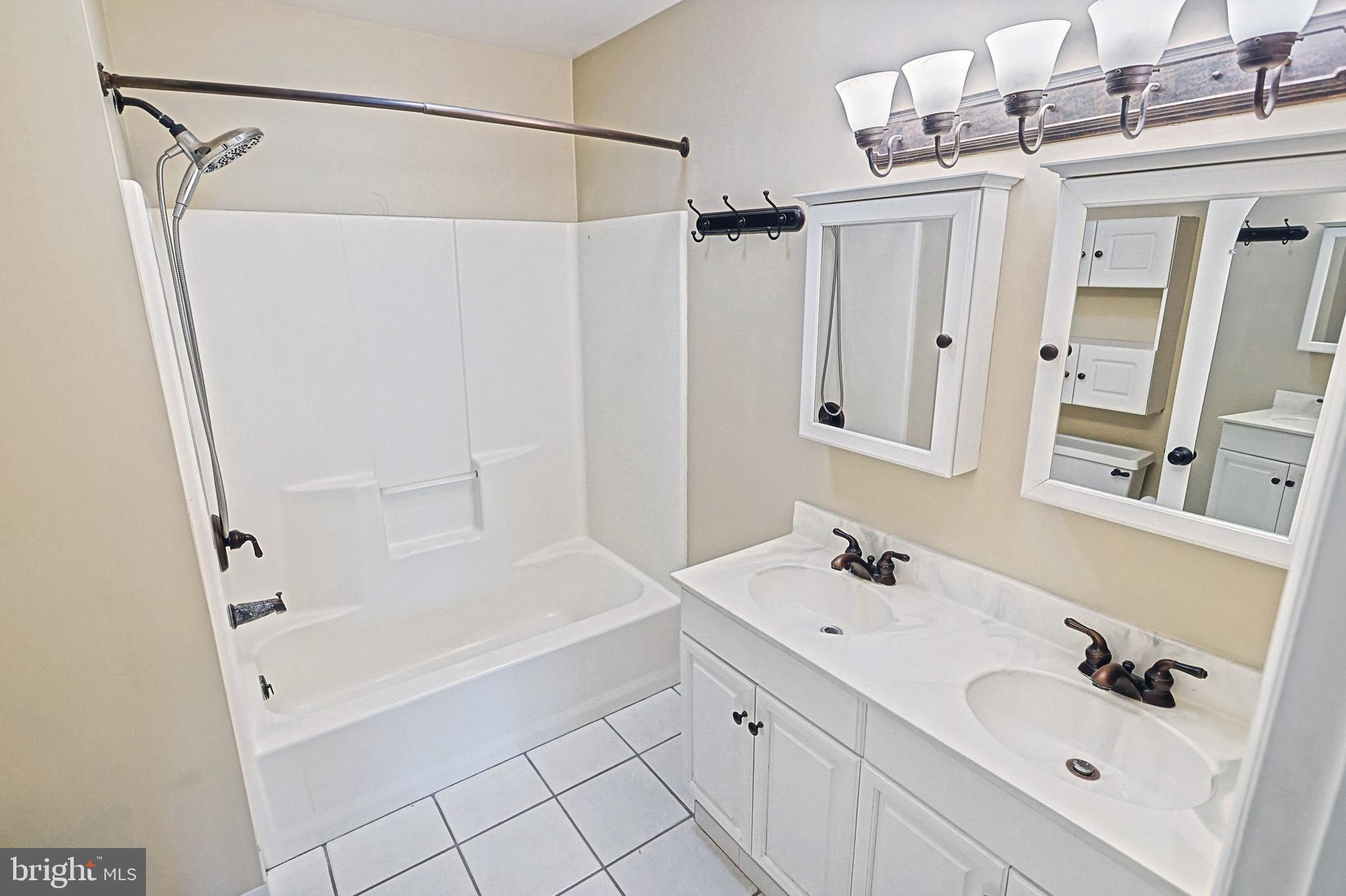 WOODLAND HILLS - Residential