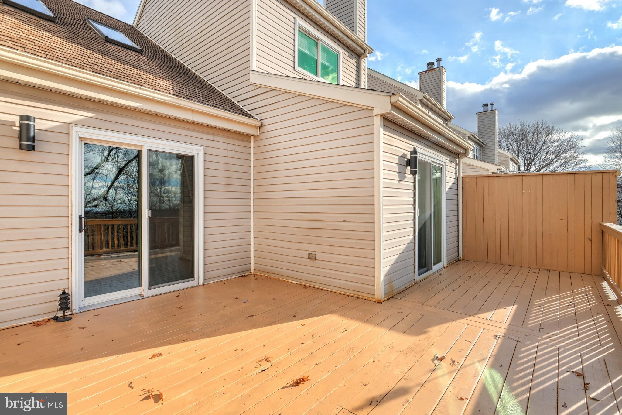 WOODLAND HILLS - Residential