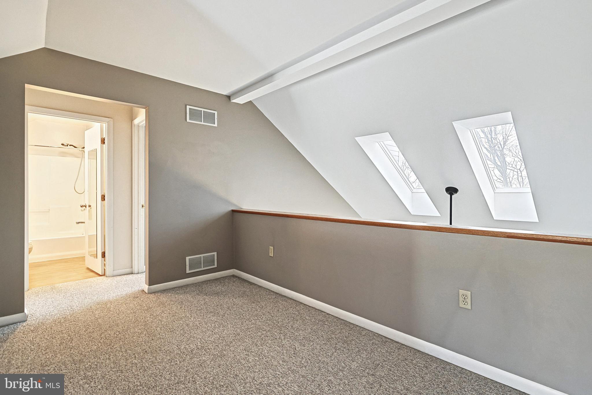 WOODLAND HILLS - Residential