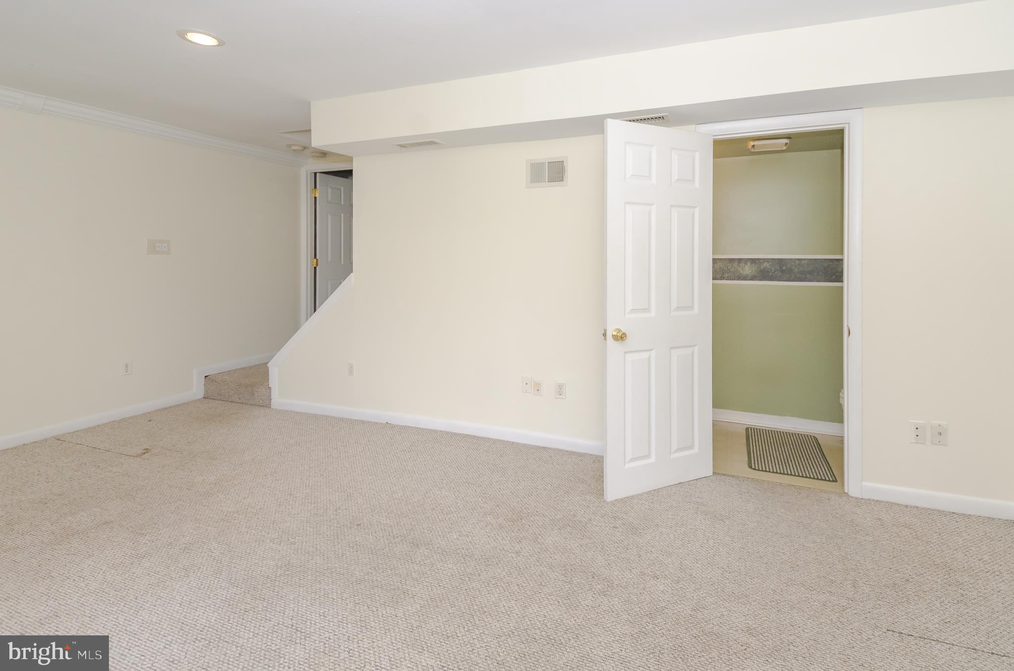 ELIZABETHS LANDING - Residential