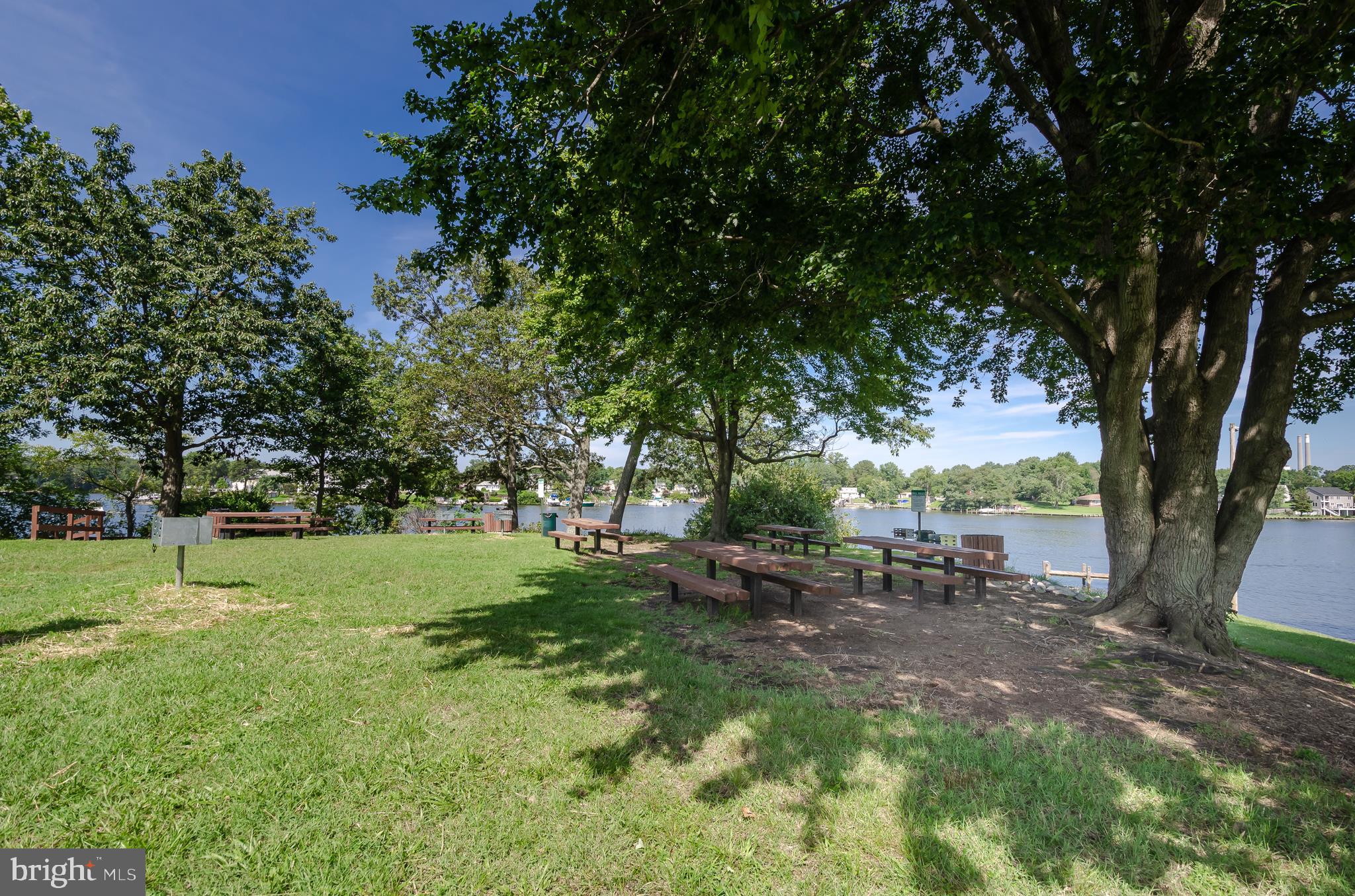 ELIZABETHS LANDING - Residential