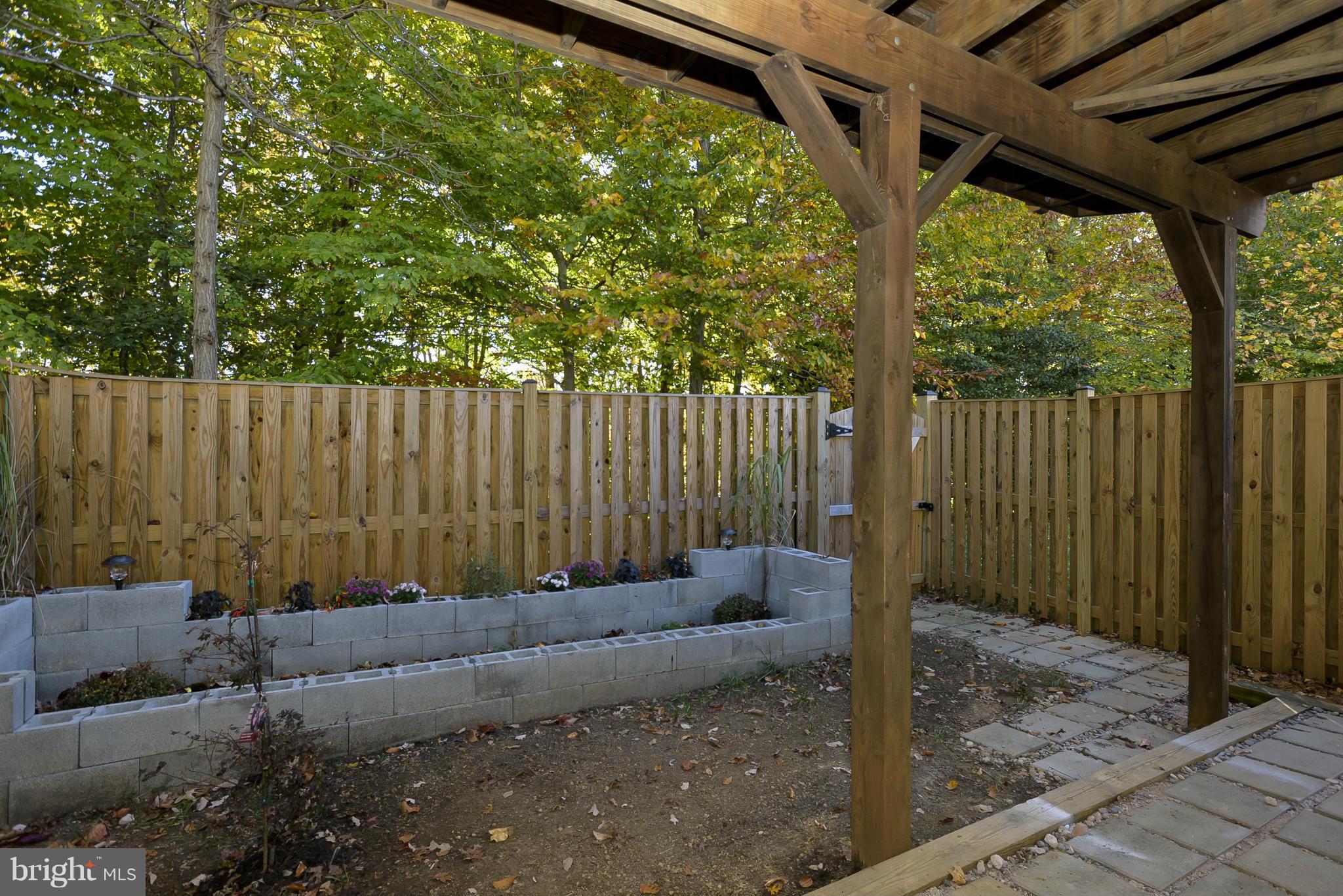 FALCON CREST - Residential