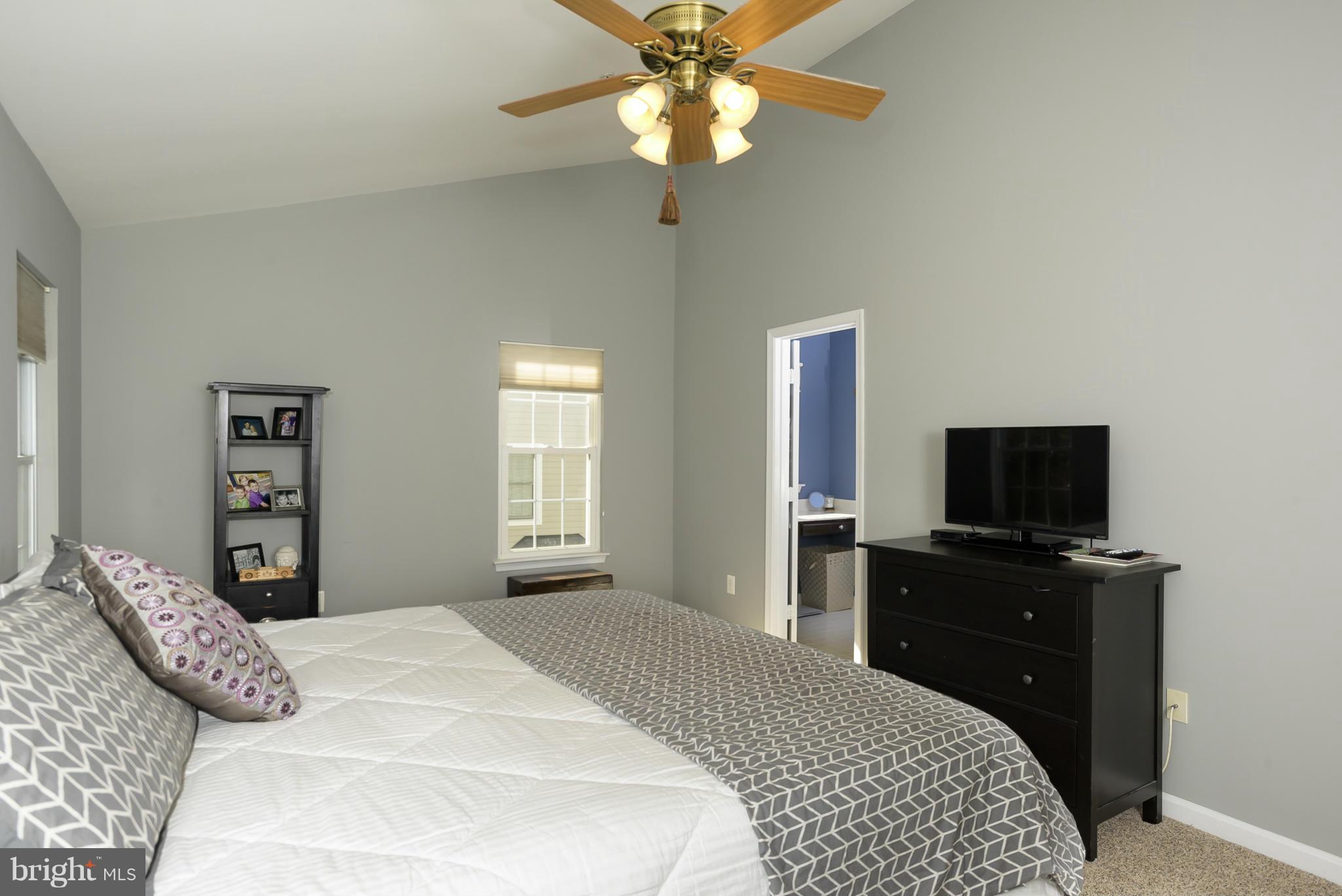 FALCON CREST - Residential