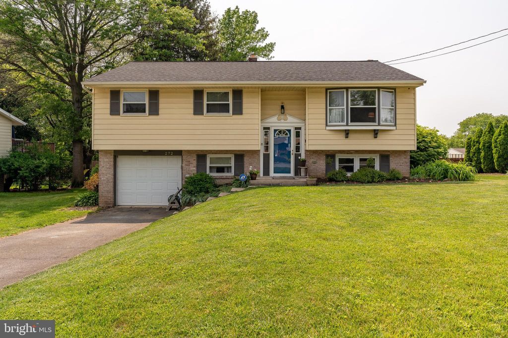 Photo of 272 LONGFELLOW DR, LANCASTER, PA 17602 (MLS # PALA2035216)