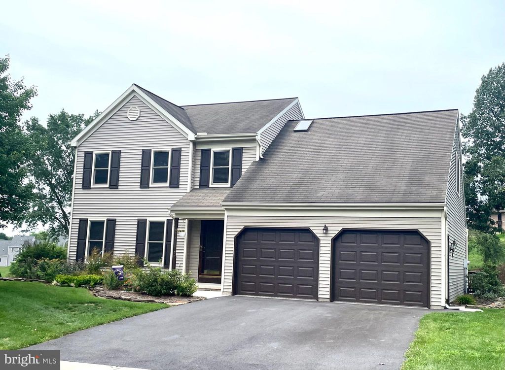 Photo of 678 BUCKINGHAM BLVD, ELIZABETHTOWN, PA 17022 (MLS # PALA2038818)