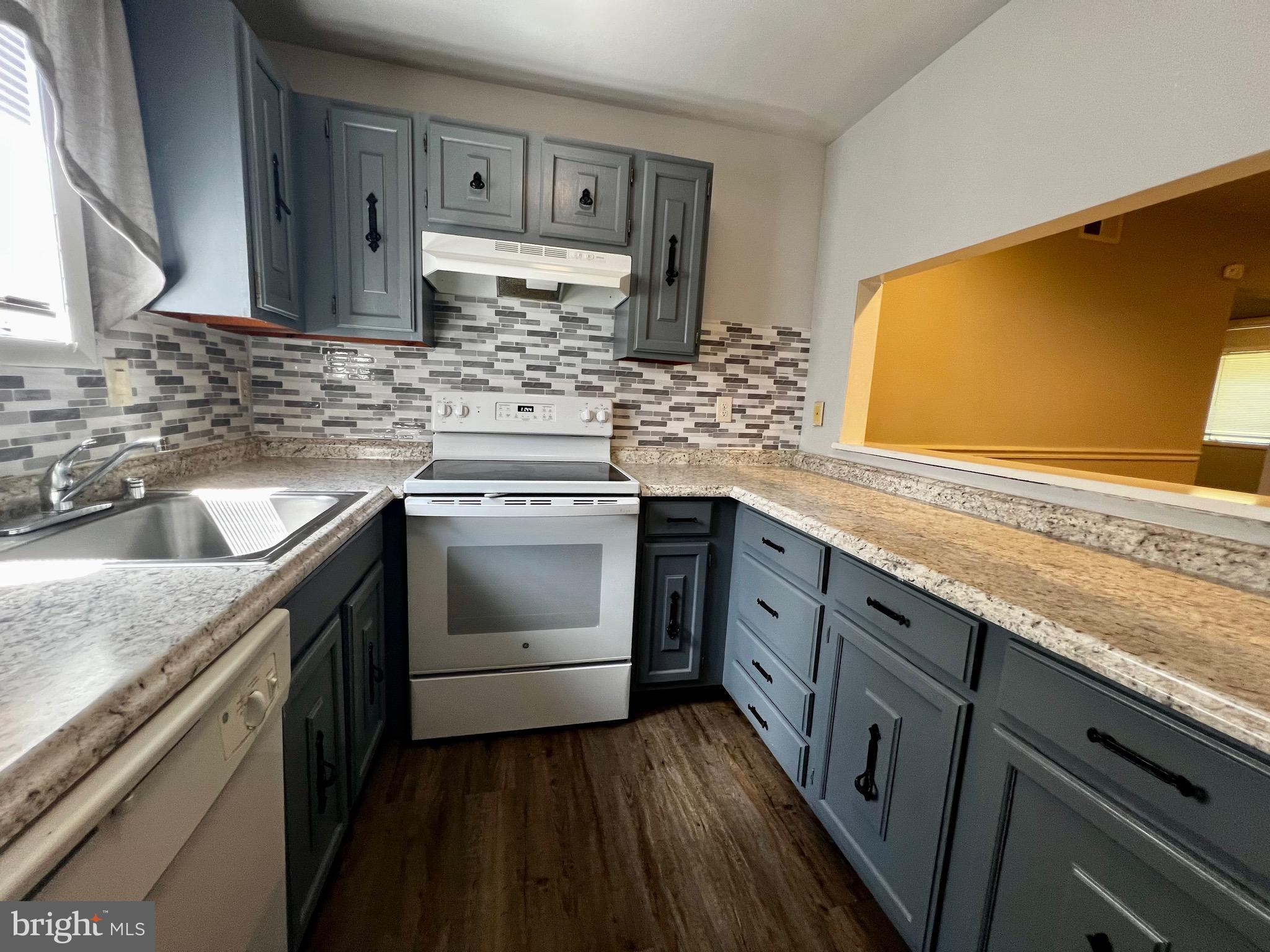 22024 GLOUCESTER COURT B-5
