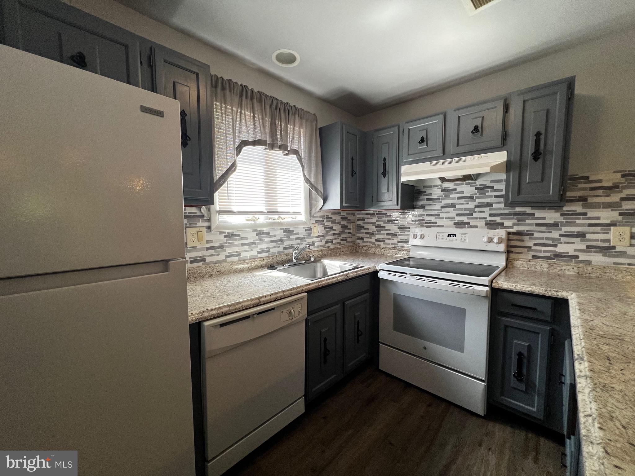 22024 GLOUCESTER COURT B-5